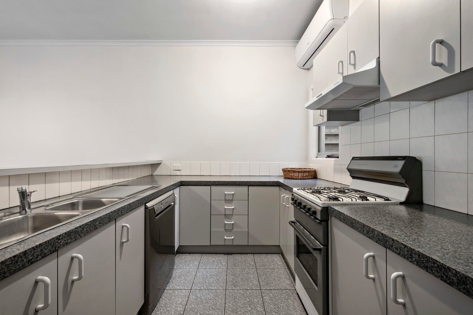 78 Spring Street East, Port Melbourne - Thumbnail 6