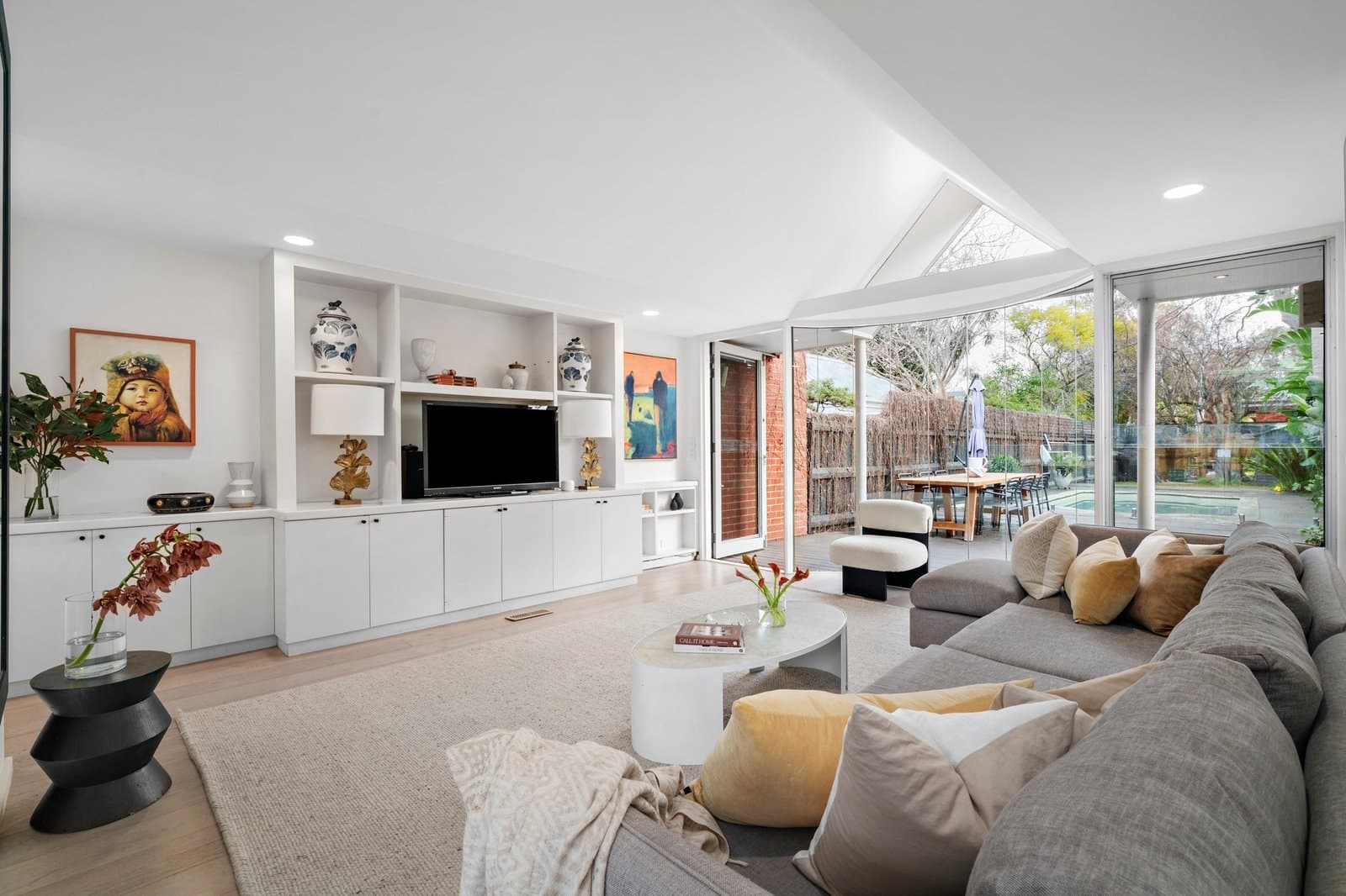 6 Knight Street, Elwood - Thumbnail 2
