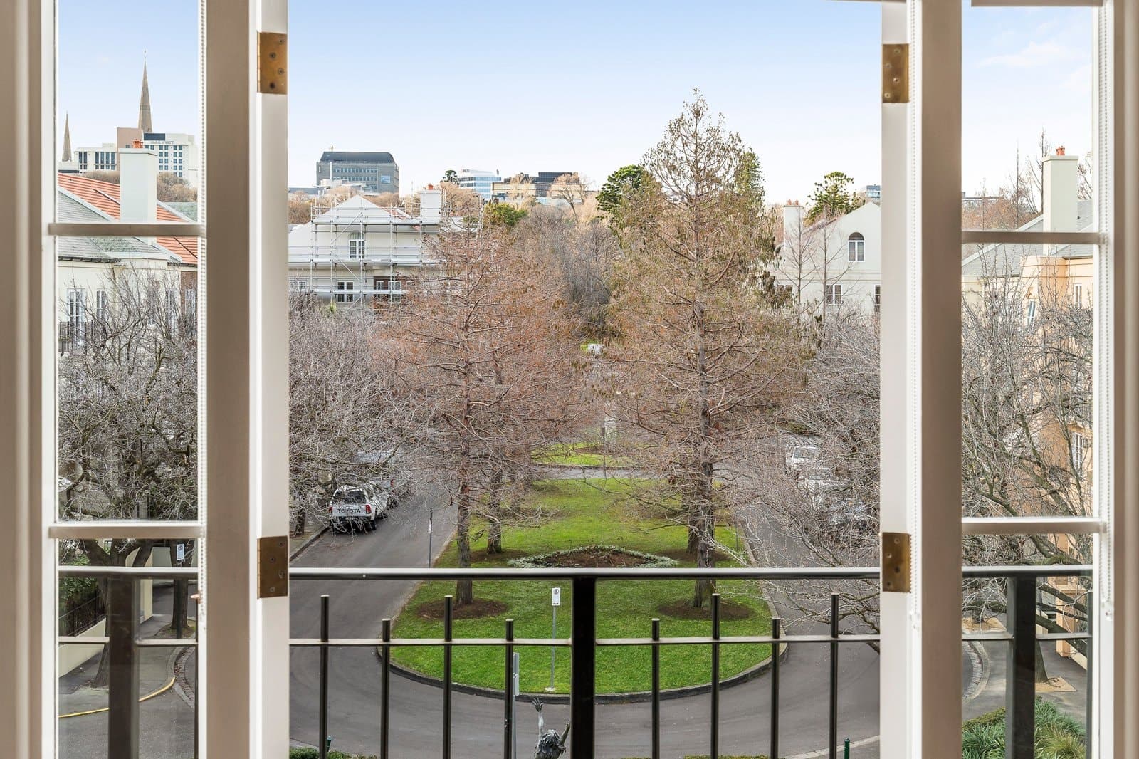 29/2 Wellington Crescent, East Melbourne - Thumbnail 2