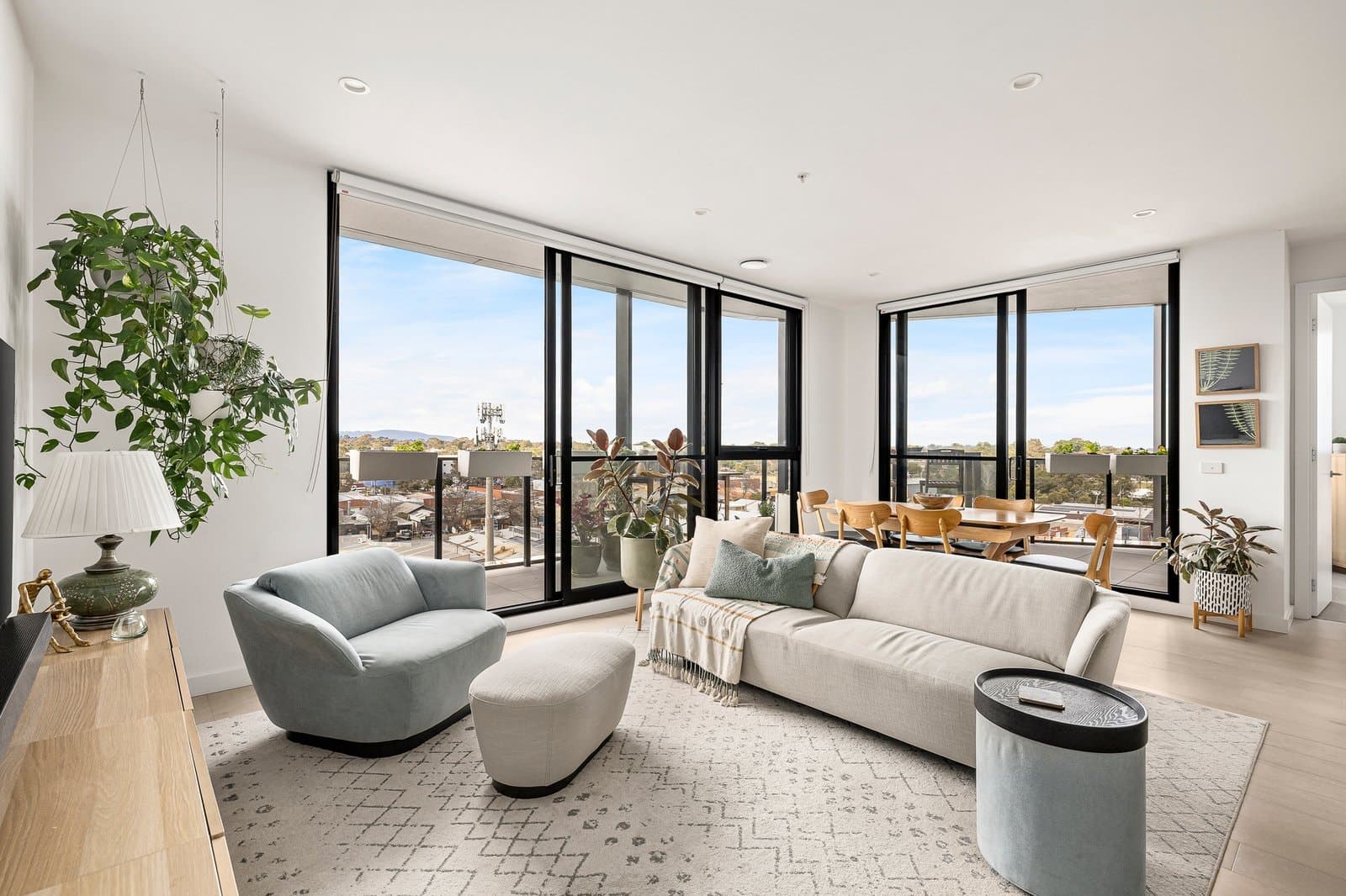 602/162 Whitehorse Road, Blackburn - Image 1
