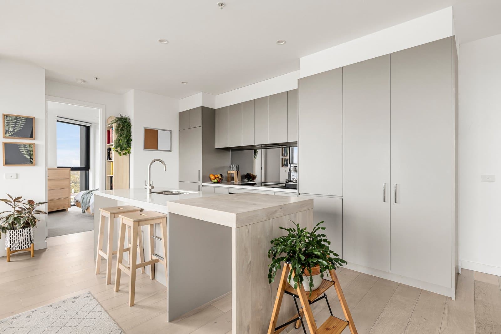 602/162 Whitehorse Road, Blackburn - Thumbnail 2