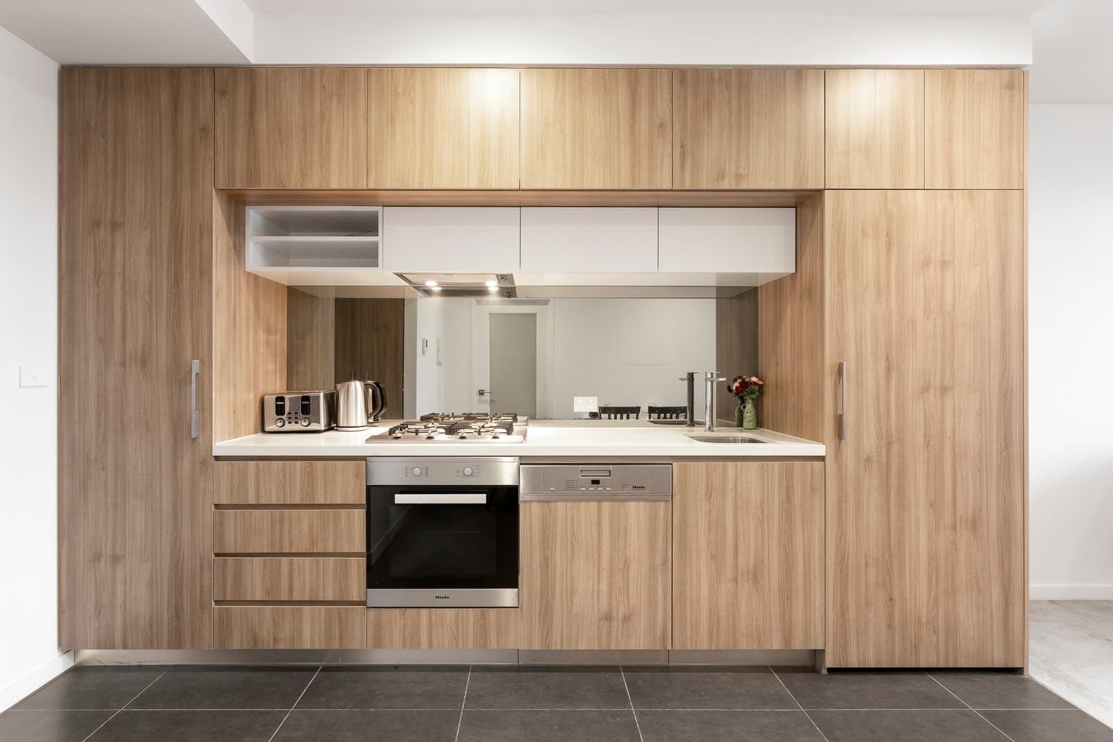 808/1 Grosvenor Street, Doncaster - Thumbnail 2