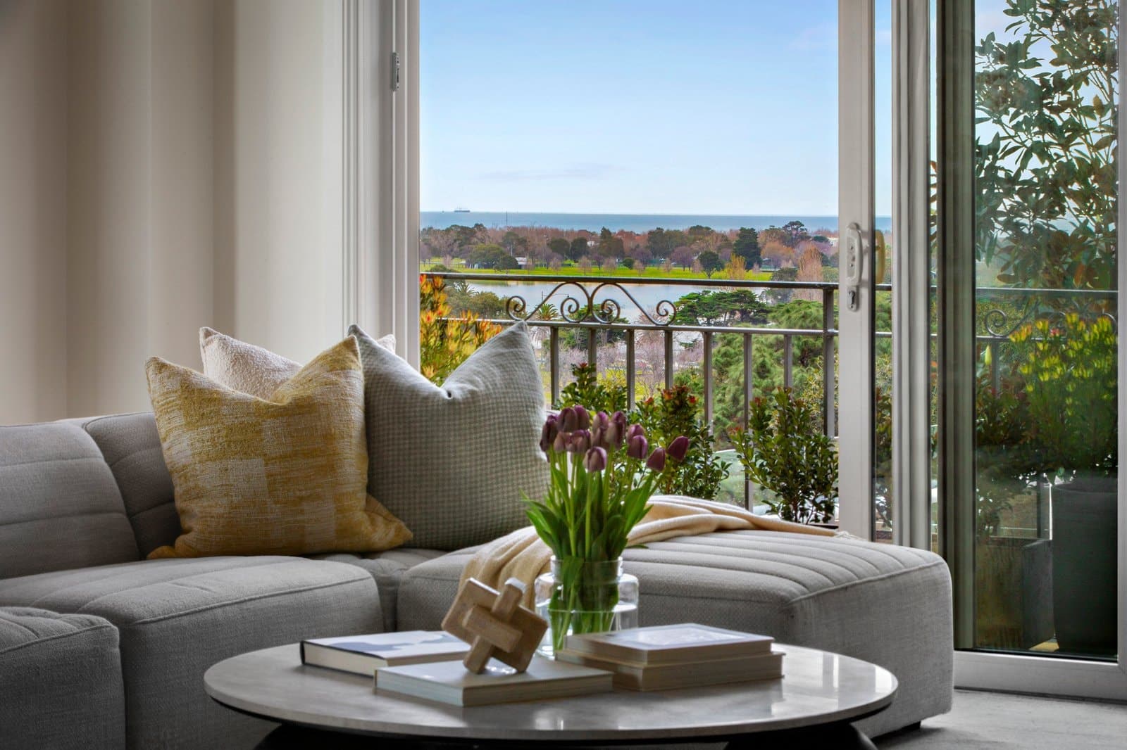 605/400 St Kilda Road, Melbourne - Thumbnail 2