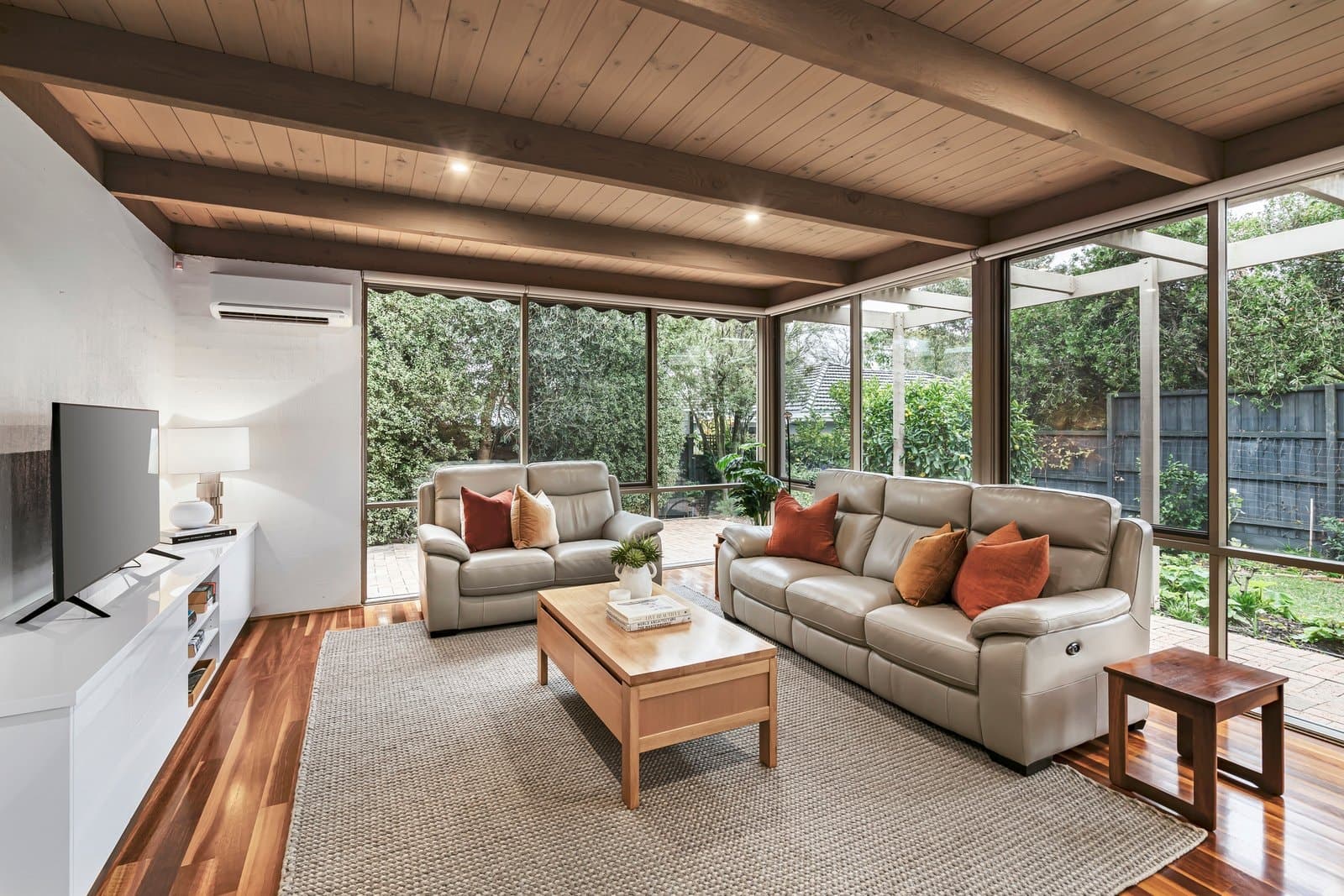 4 Loch Street, Surrey Hills - Thumbnail 3
