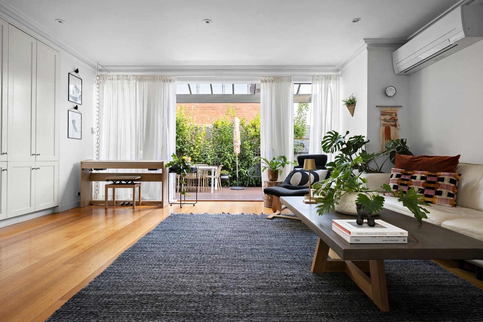 10 Howe Crescent, South Melbourne - Thumbnail 3