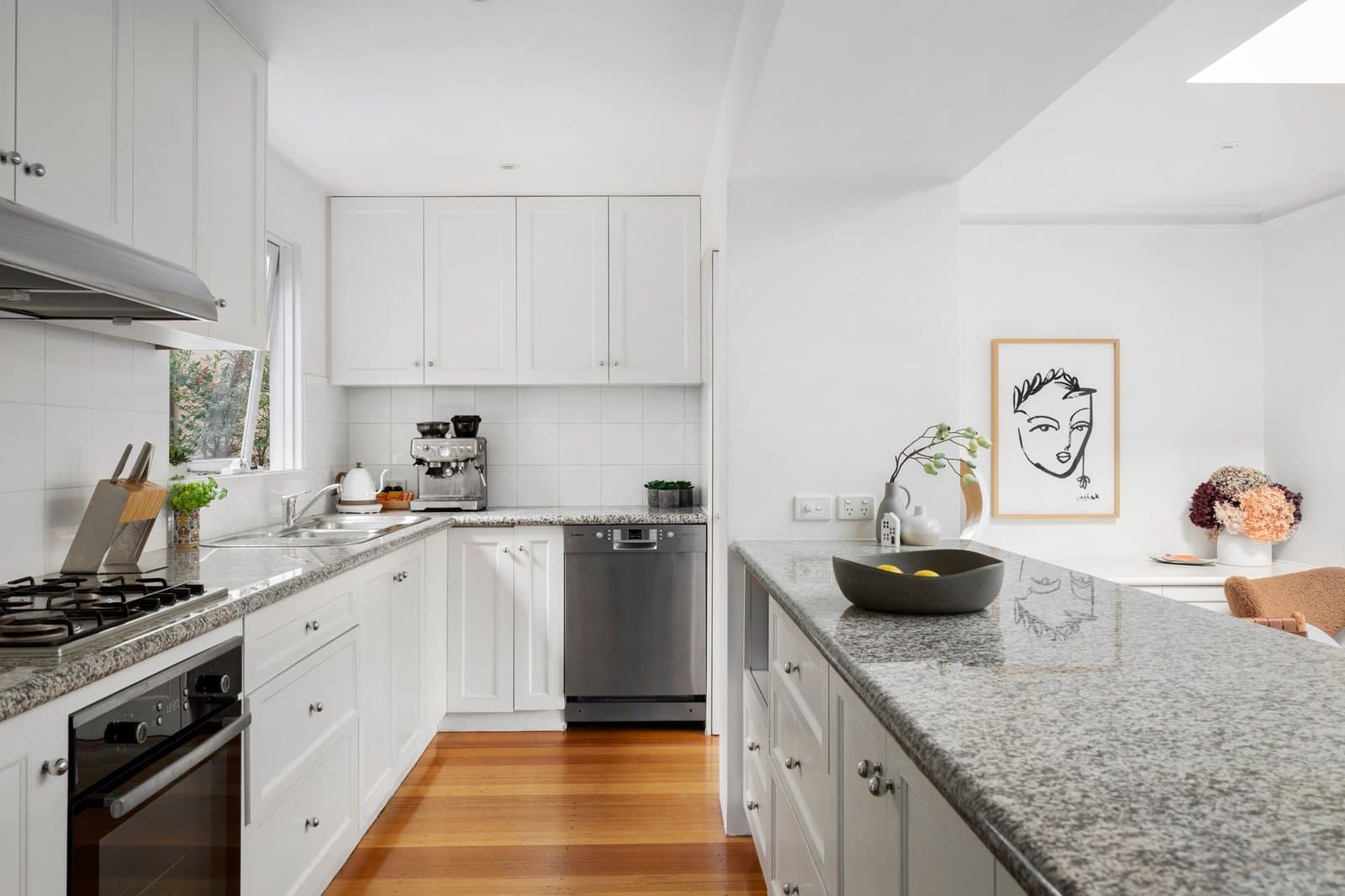 10 Howe Crescent, South Melbourne - Thumbnail 6