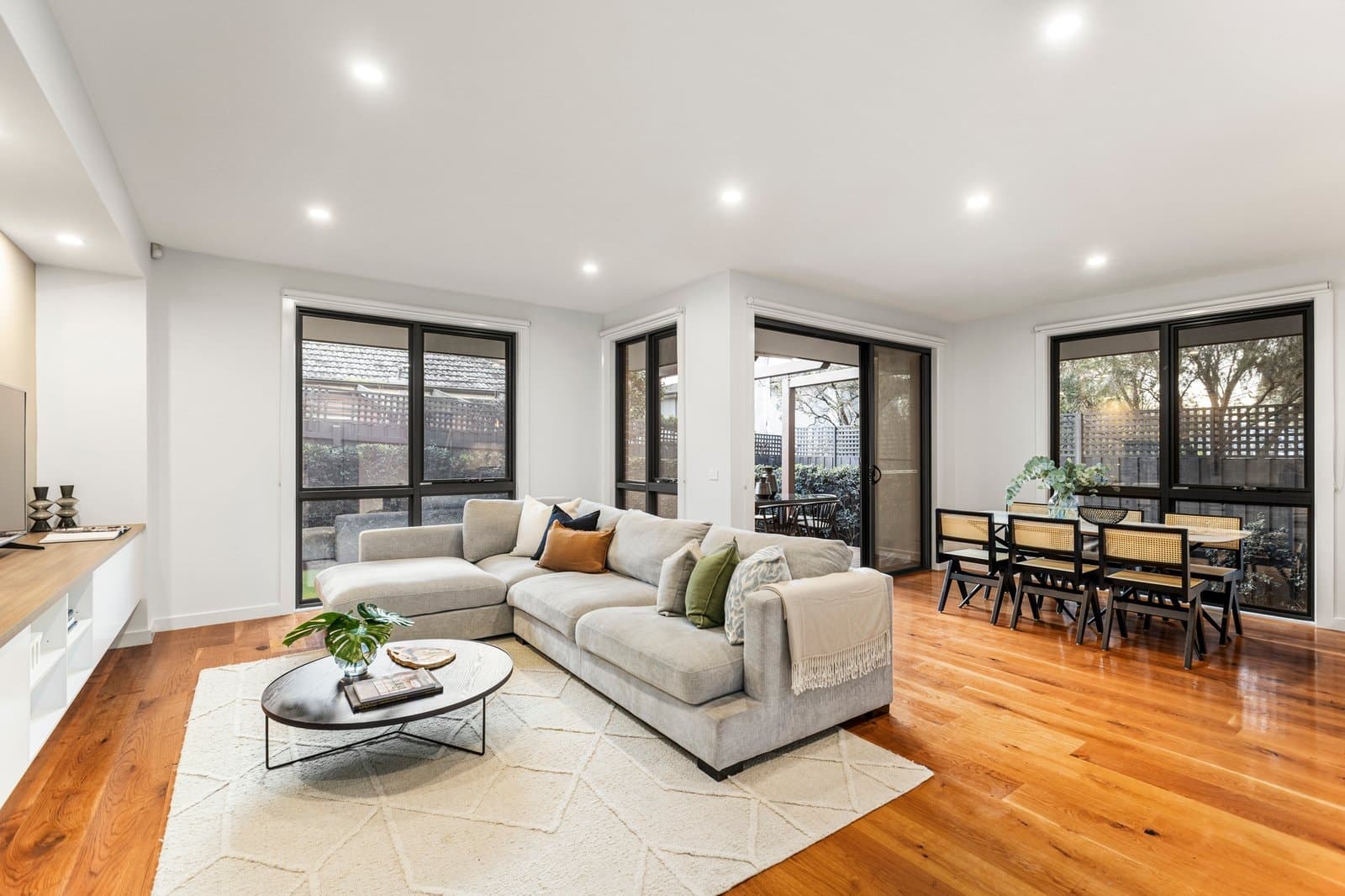 2/9A Jervis Street, Camberwell - Thumbnail 2