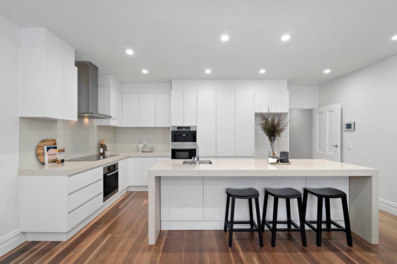 25 Dinsdale Street, Albert Park - Thumbnail 2