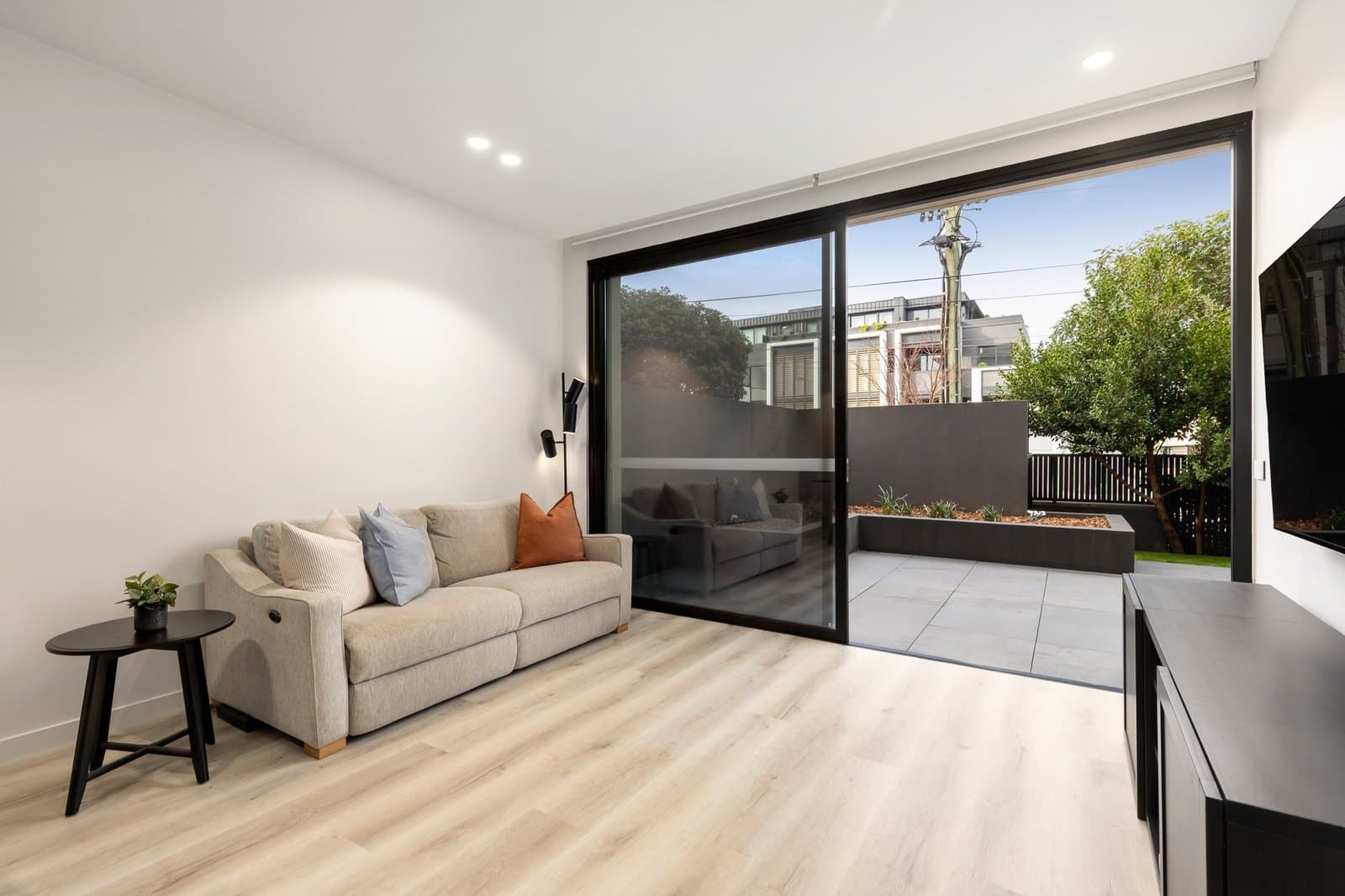 2/1455 High Street, Glen Iris - Thumbnail 2
