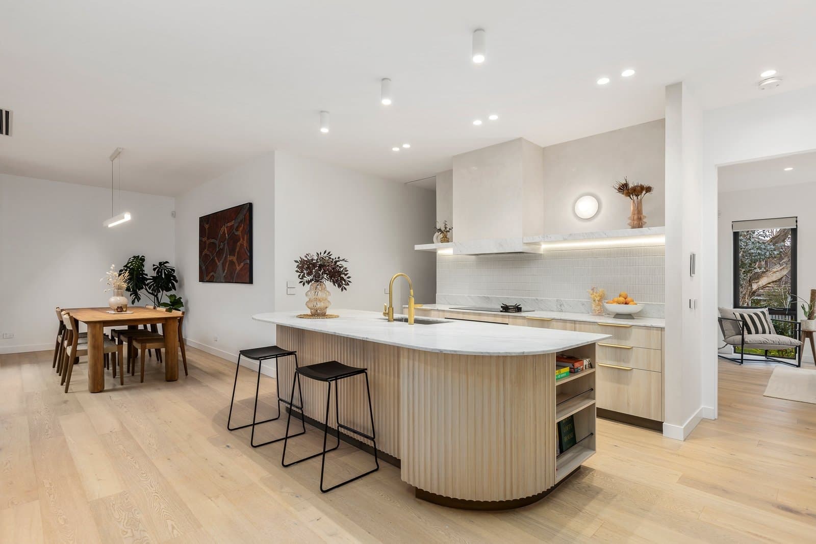 7 Elwood Street, Surrey Hills - Thumbnail 2