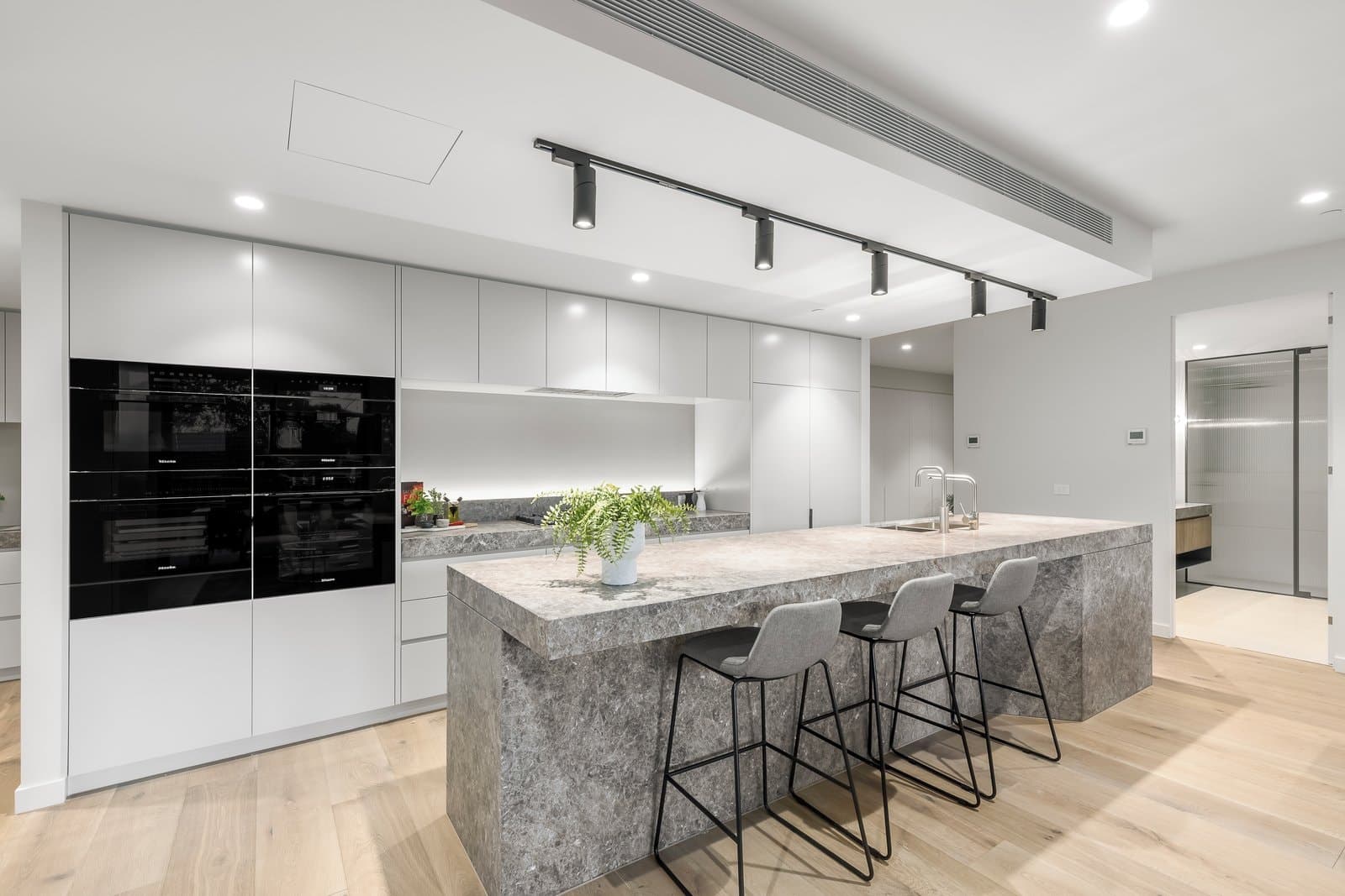 101/8 Grattan Street, Hawthorn - Thumbnail 2