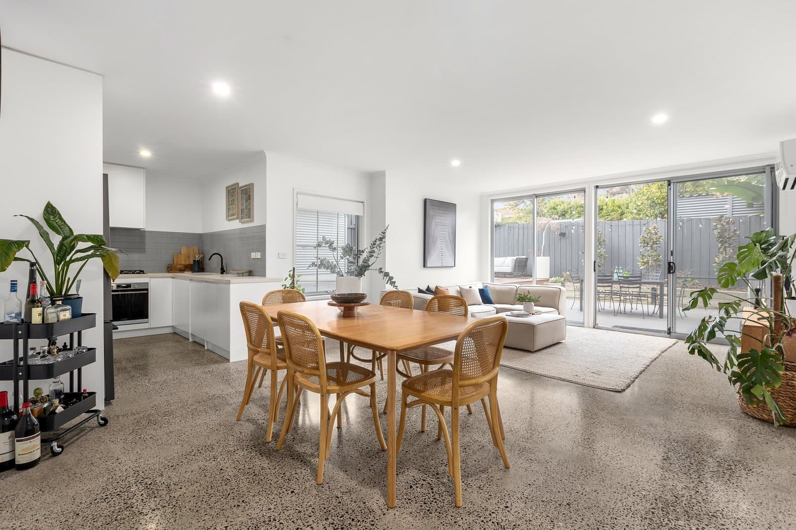 Garden Residence 5/300 High Street, Windsor - Image 1