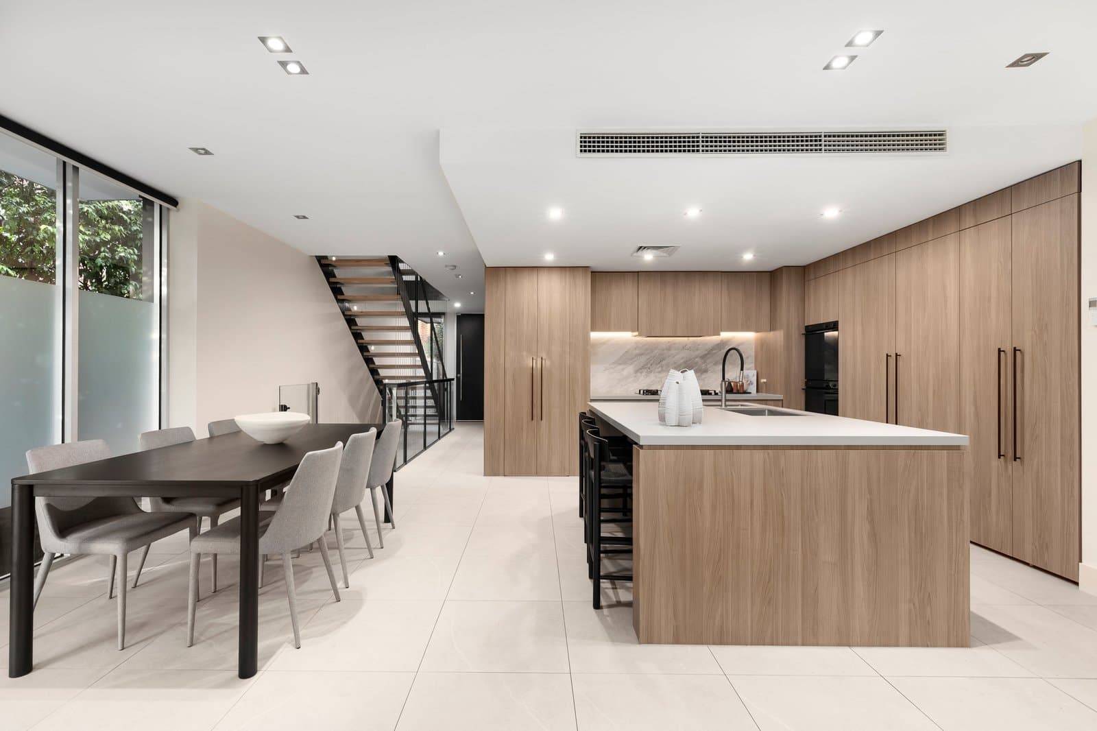 1/10 Harrison Crescent, Hawthorn - Thumbnail 3