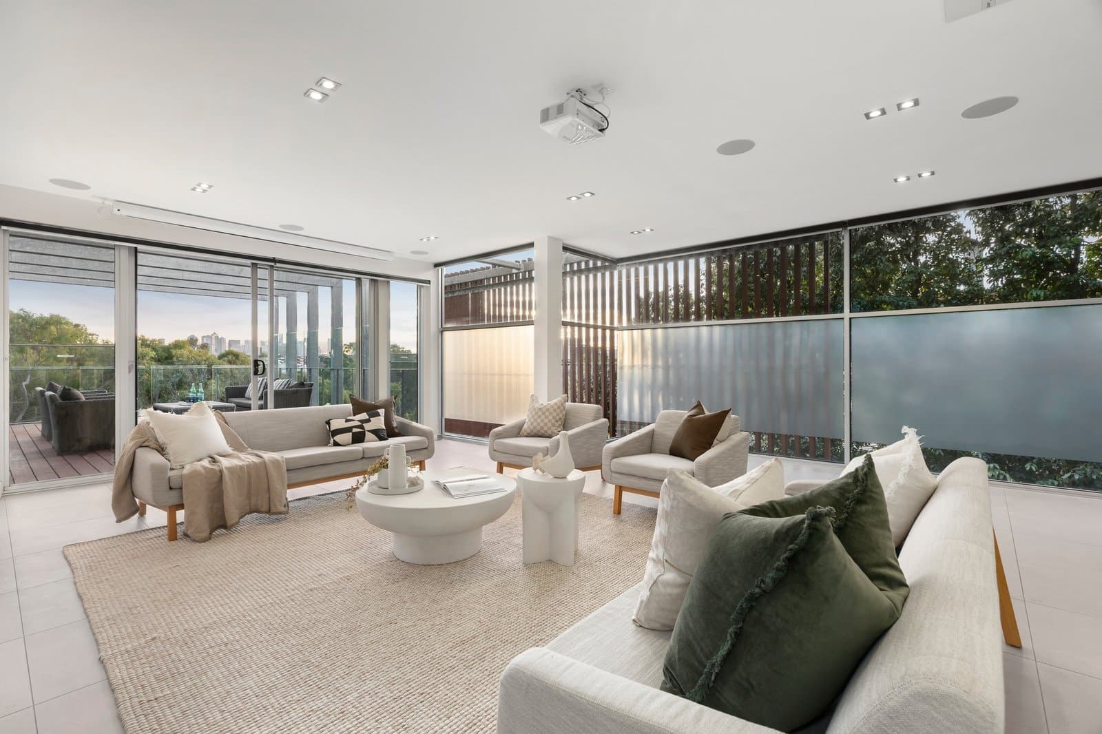1/10 Harrison Crescent, Hawthorn - Thumbnail 5