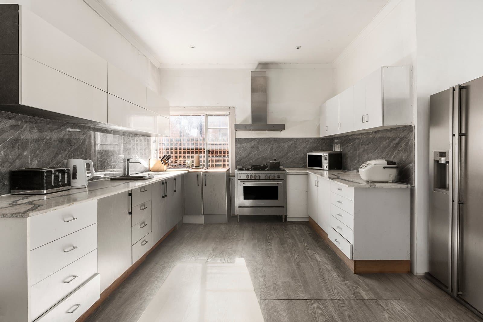 10 Elm Grove, Kew East - Thumbnail 2