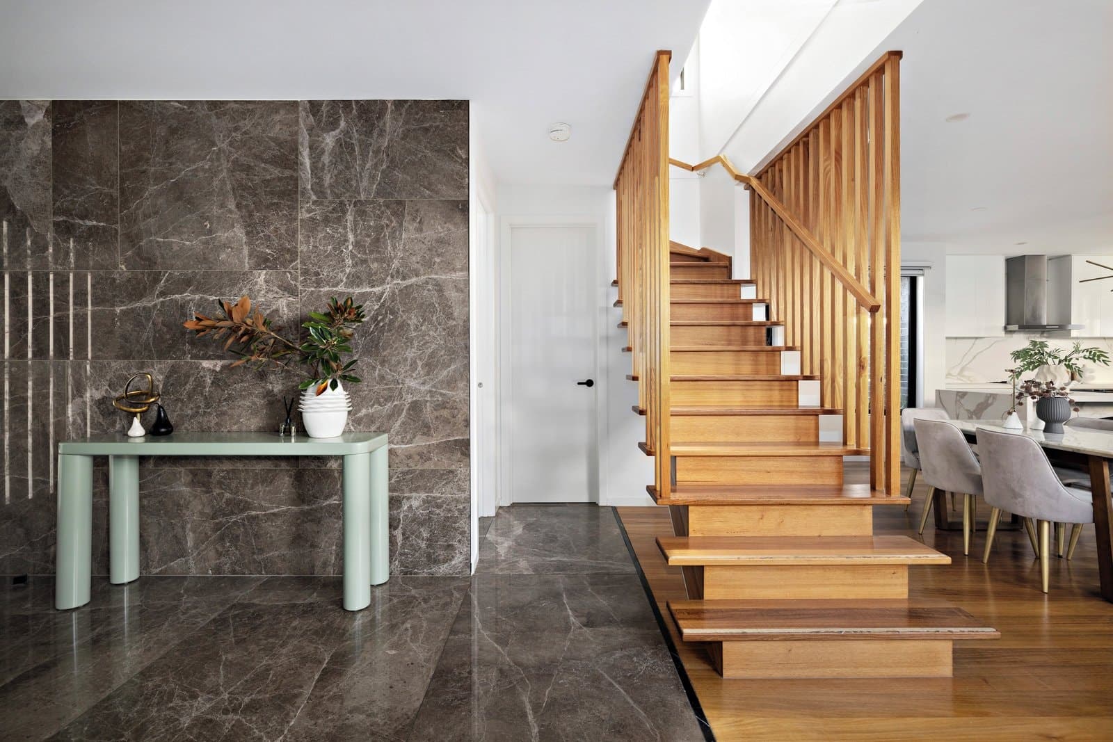 1/6 Mons Street, Glen Iris - Thumbnail 2