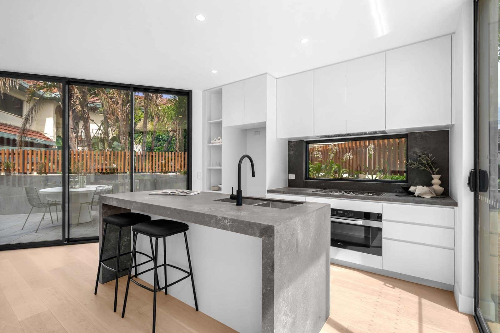 Residence 1, 27 Gordon Avenue, Elwood - Thumbnail 5