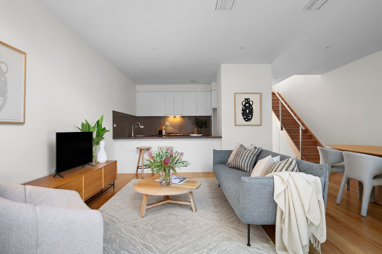 2 Erskine Street, Albert Park - Thumbnail 2
