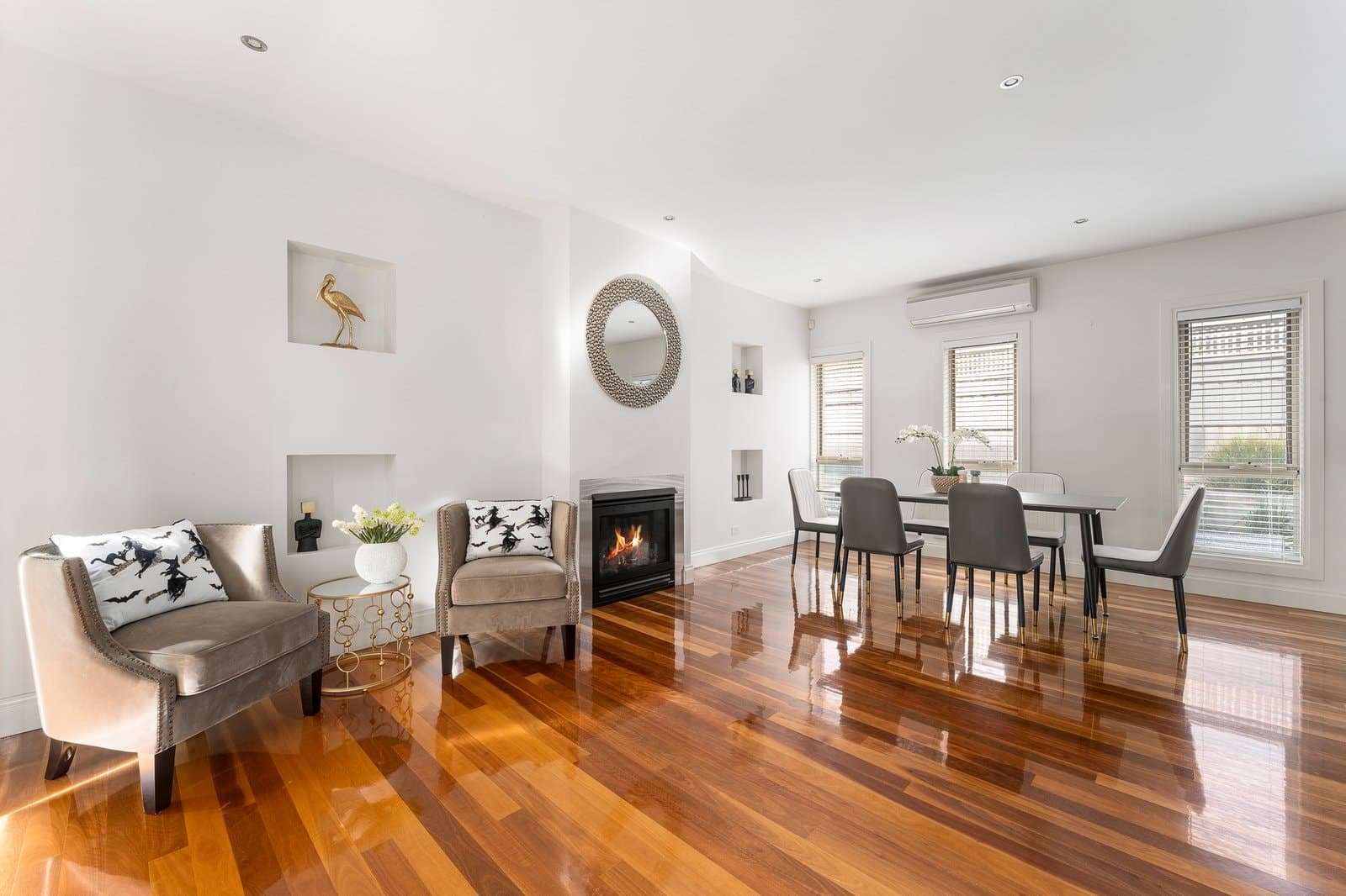 1/19 Durham Road, Surrey Hills - Thumbnail 2