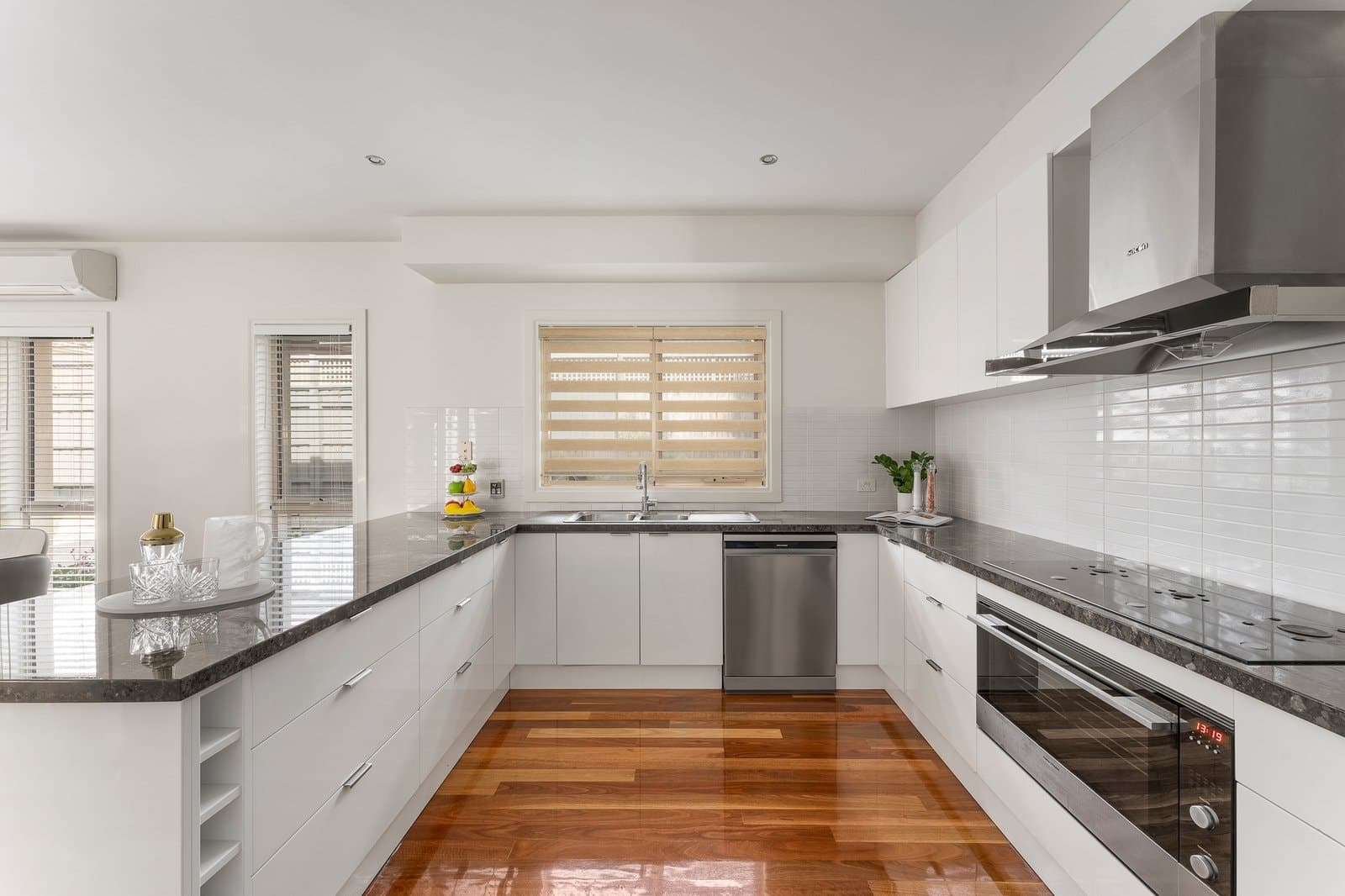 1/19 Durham Road, Surrey Hills - Thumbnail 3