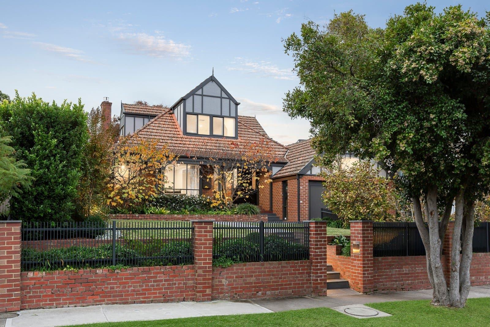 17 Hartwell Hill Road, Camberwell - Image 1