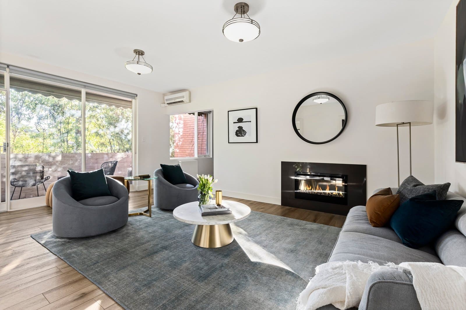2/4 Maple Grove, Toorak - Image 1