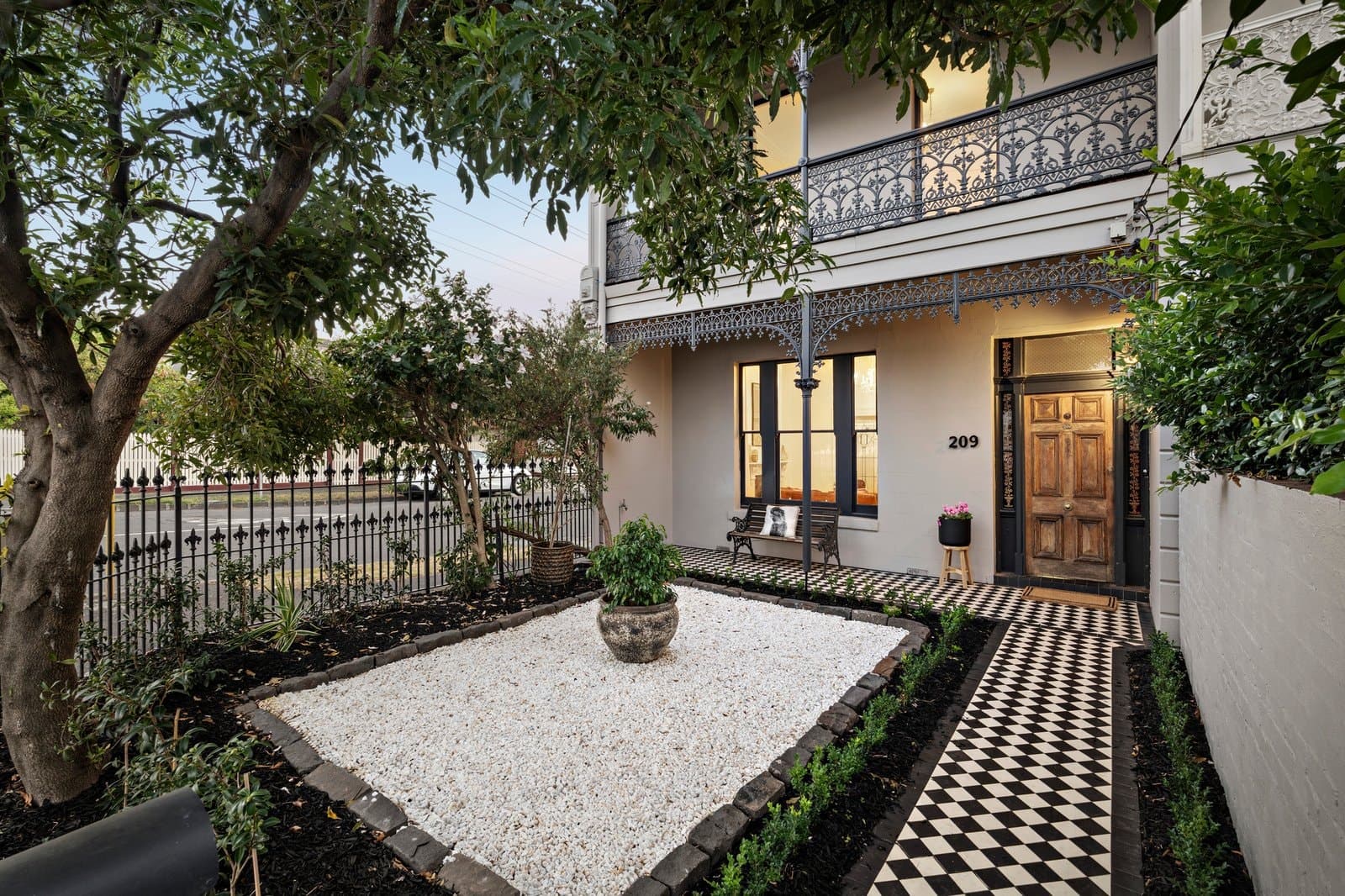 209 Auburn Road, Hawthorn - Image 1