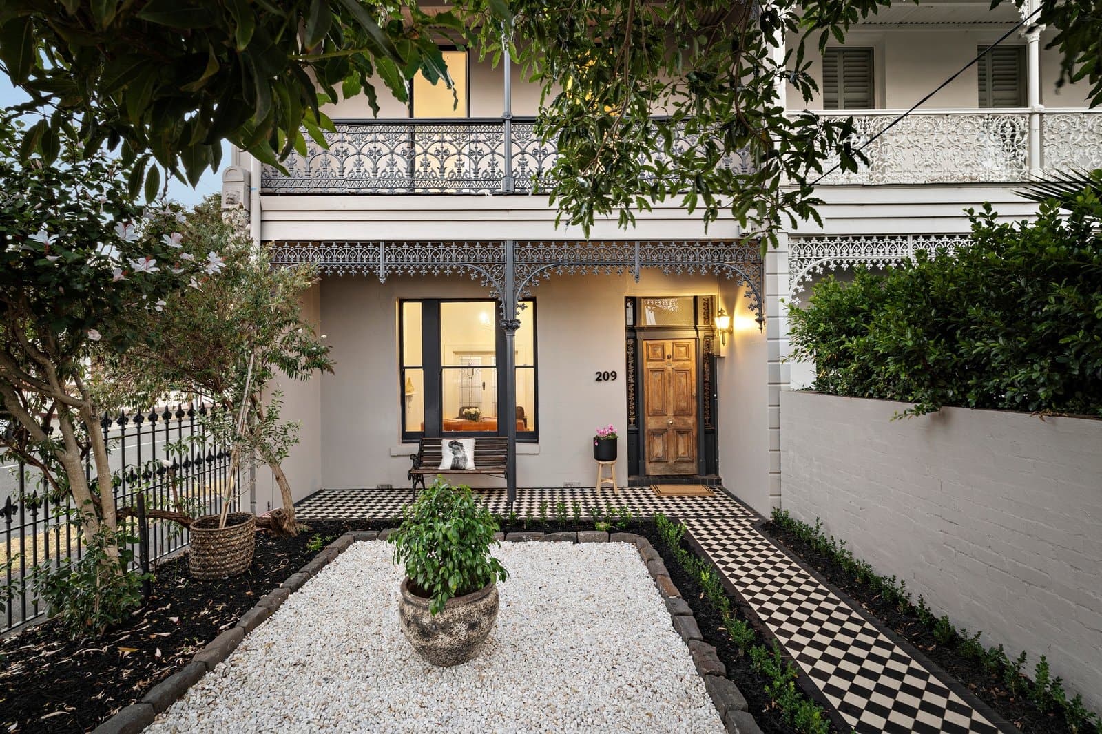 209 Auburn Road, Hawthorn - Thumbnail 2