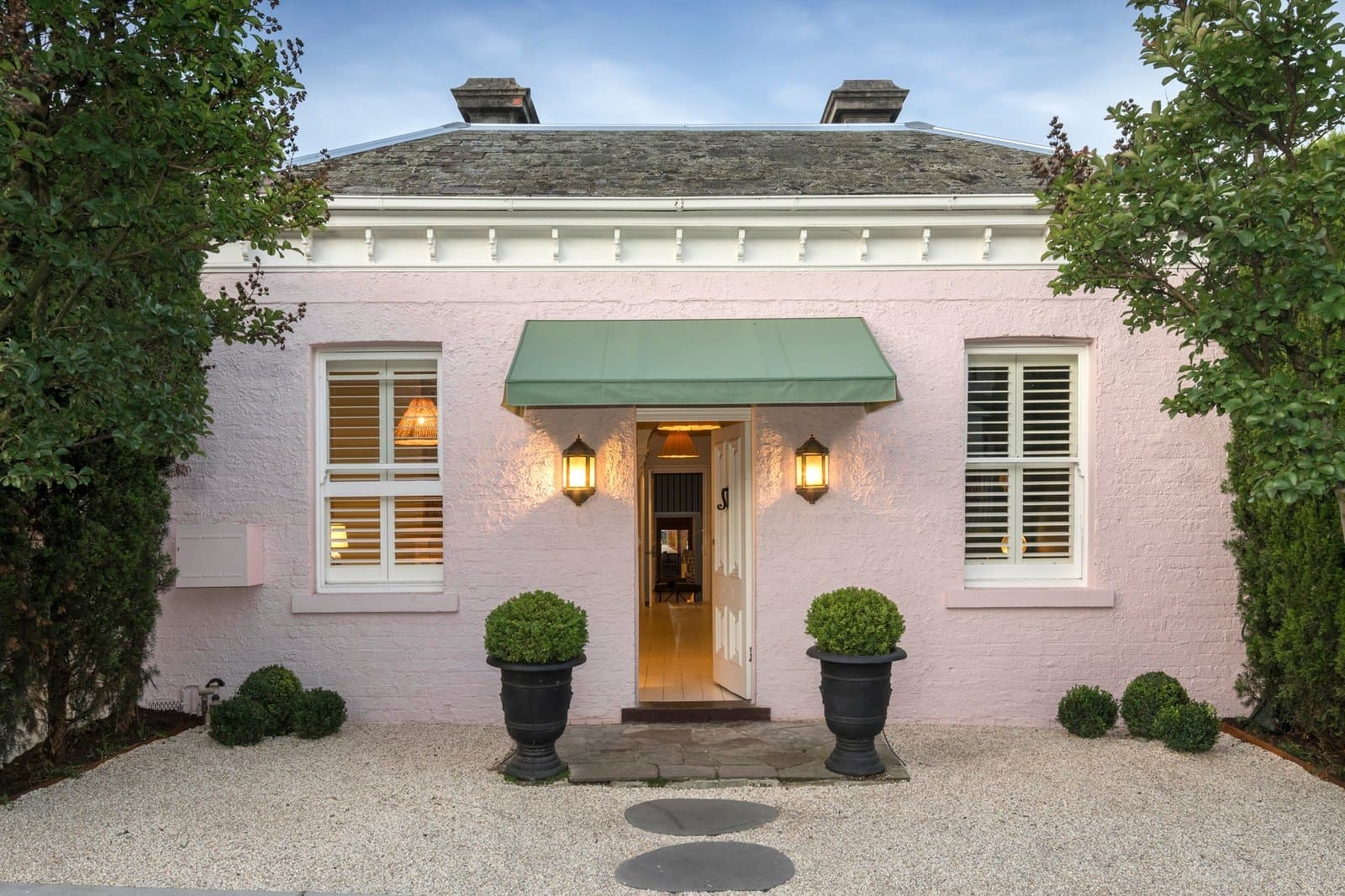 17 Ruabon Road, Toorak - Thumbnail 2