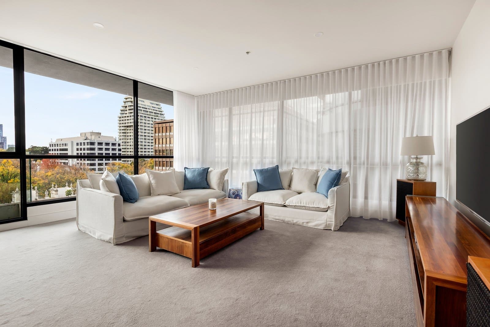607/19 Queens Road, Melbourne - Thumbnail 2