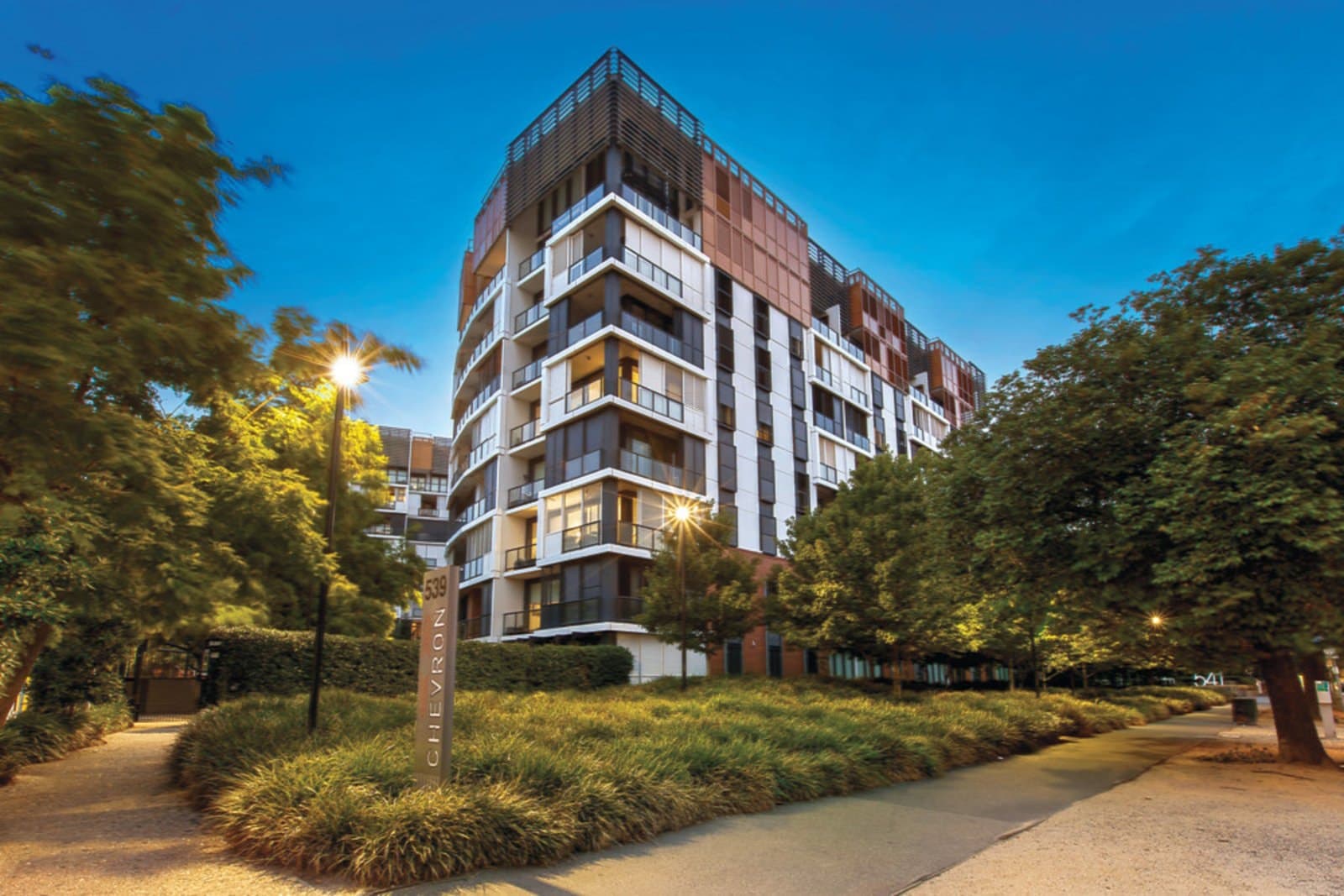 607/539 St Kilda Road, Melbourne - Image 1