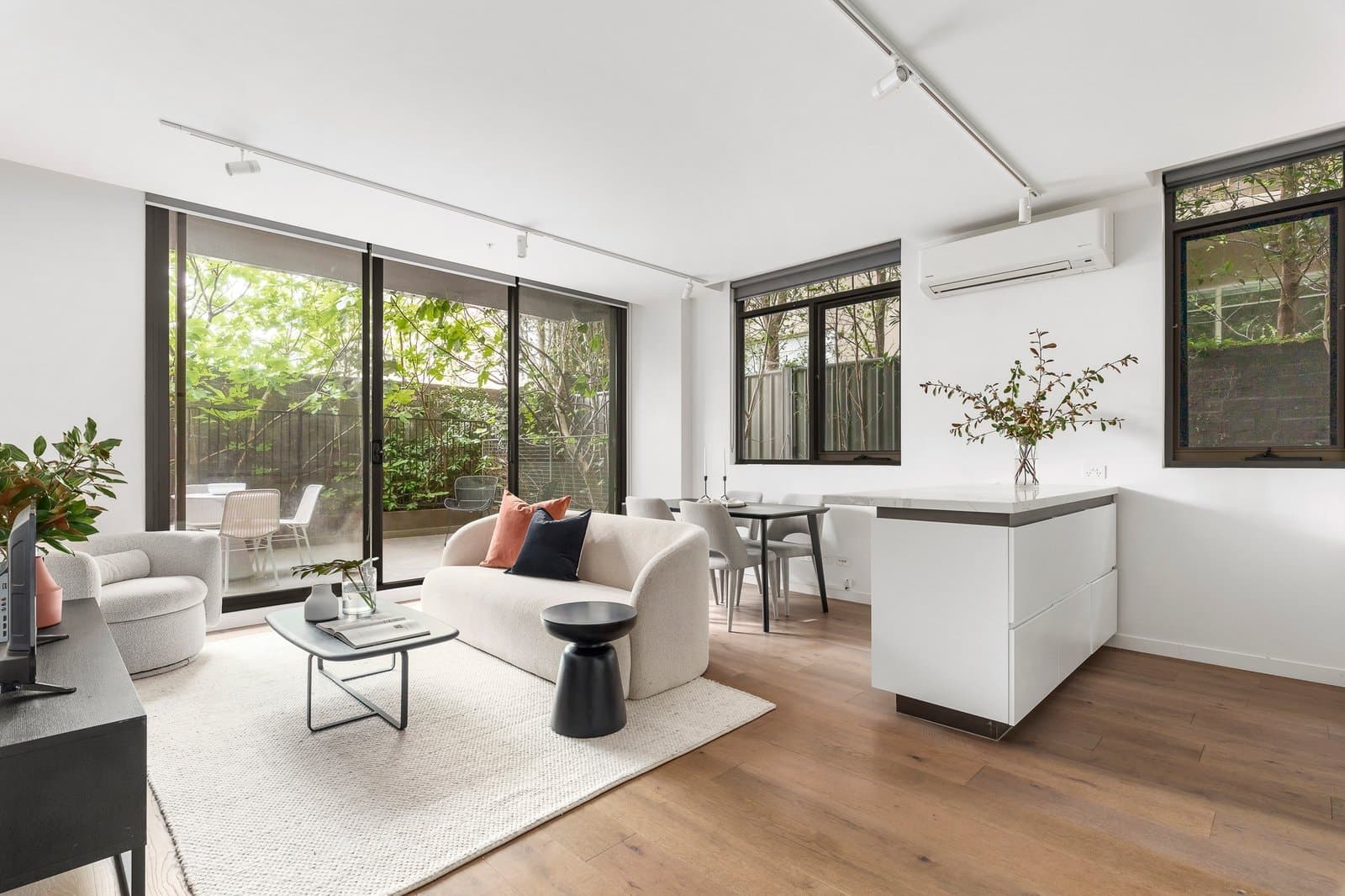 2/738 Orrong Road, Toorak - Thumbnail 2