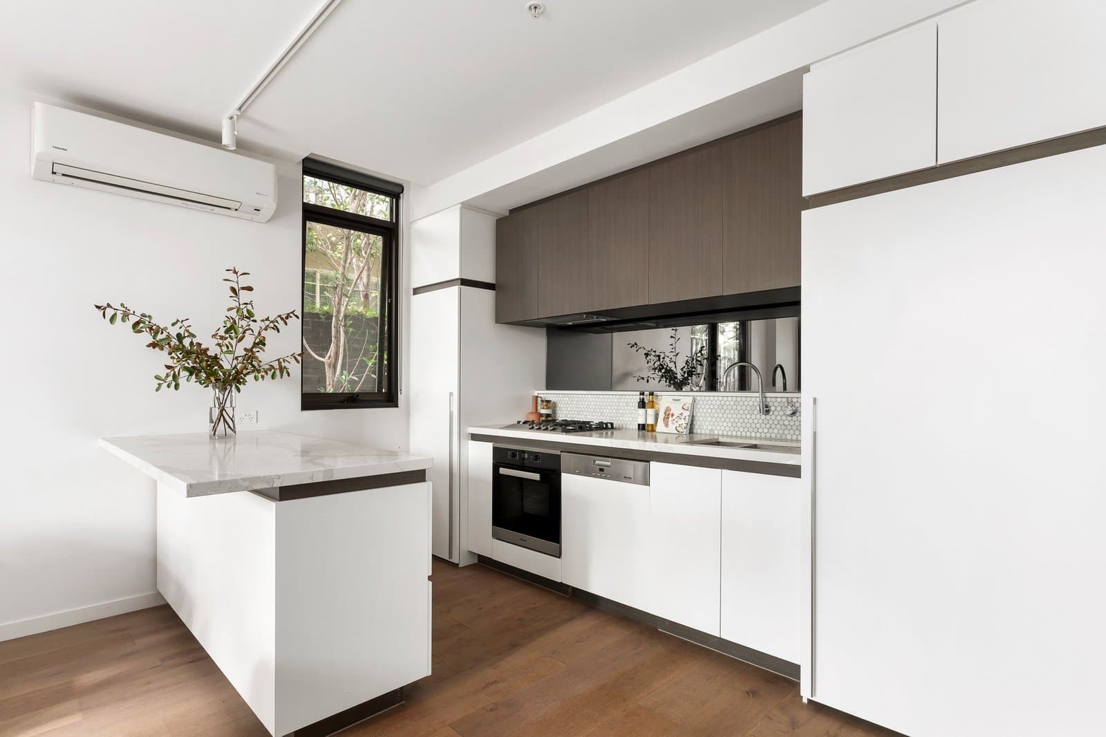 2/738 Orrong Road, Toorak - Thumbnail 3