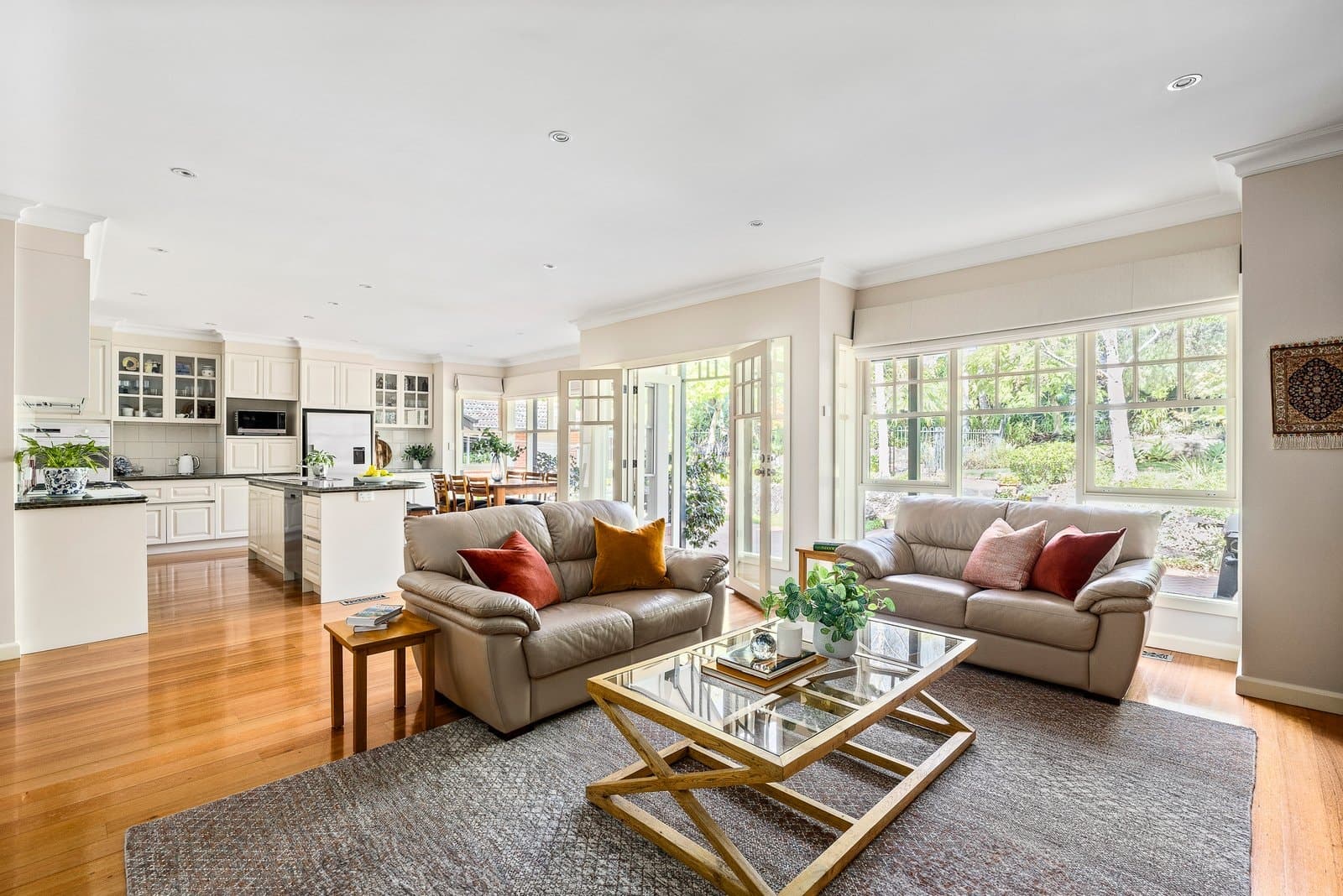 7 Carlyle Crescent, Mont Albert - Thumbnail 2
