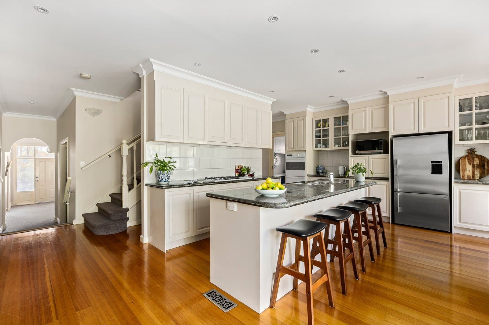 7 Carlyle Crescent, Mont Albert - Thumbnail 3