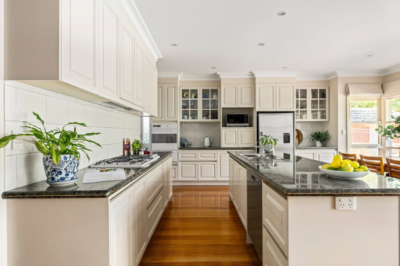 7 Carlyle Crescent, Mont Albert - Thumbnail 4