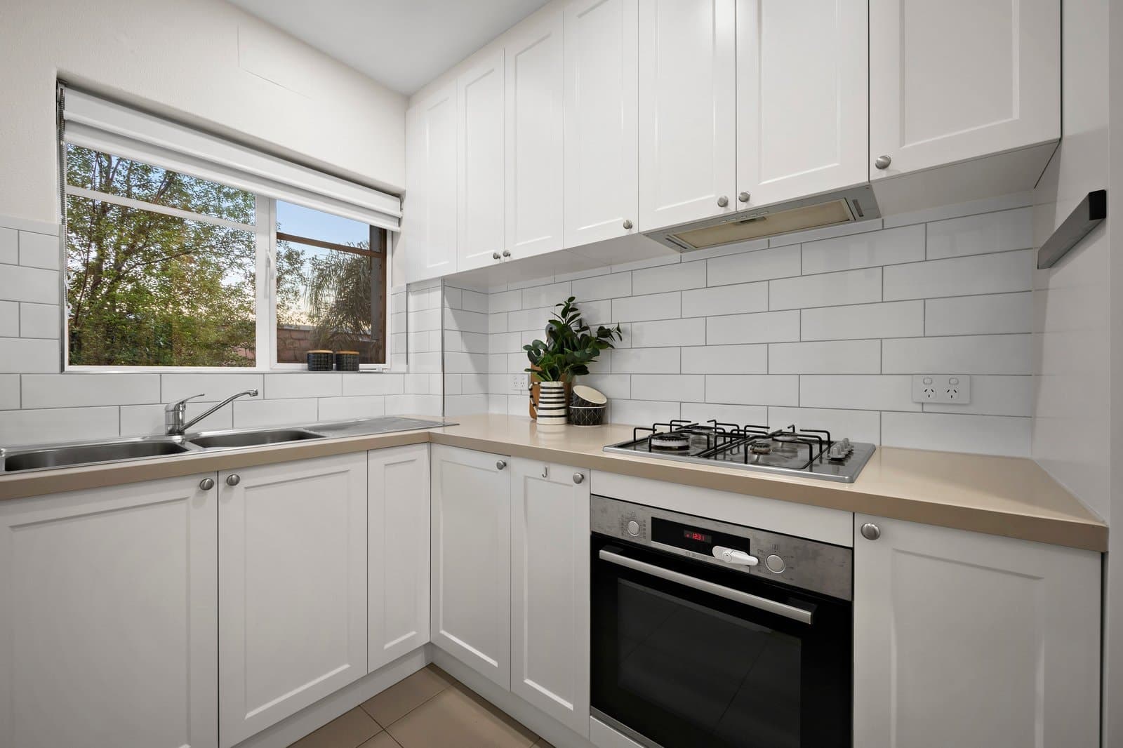 8/289 Barkly Street, St Kilda - Thumbnail 4