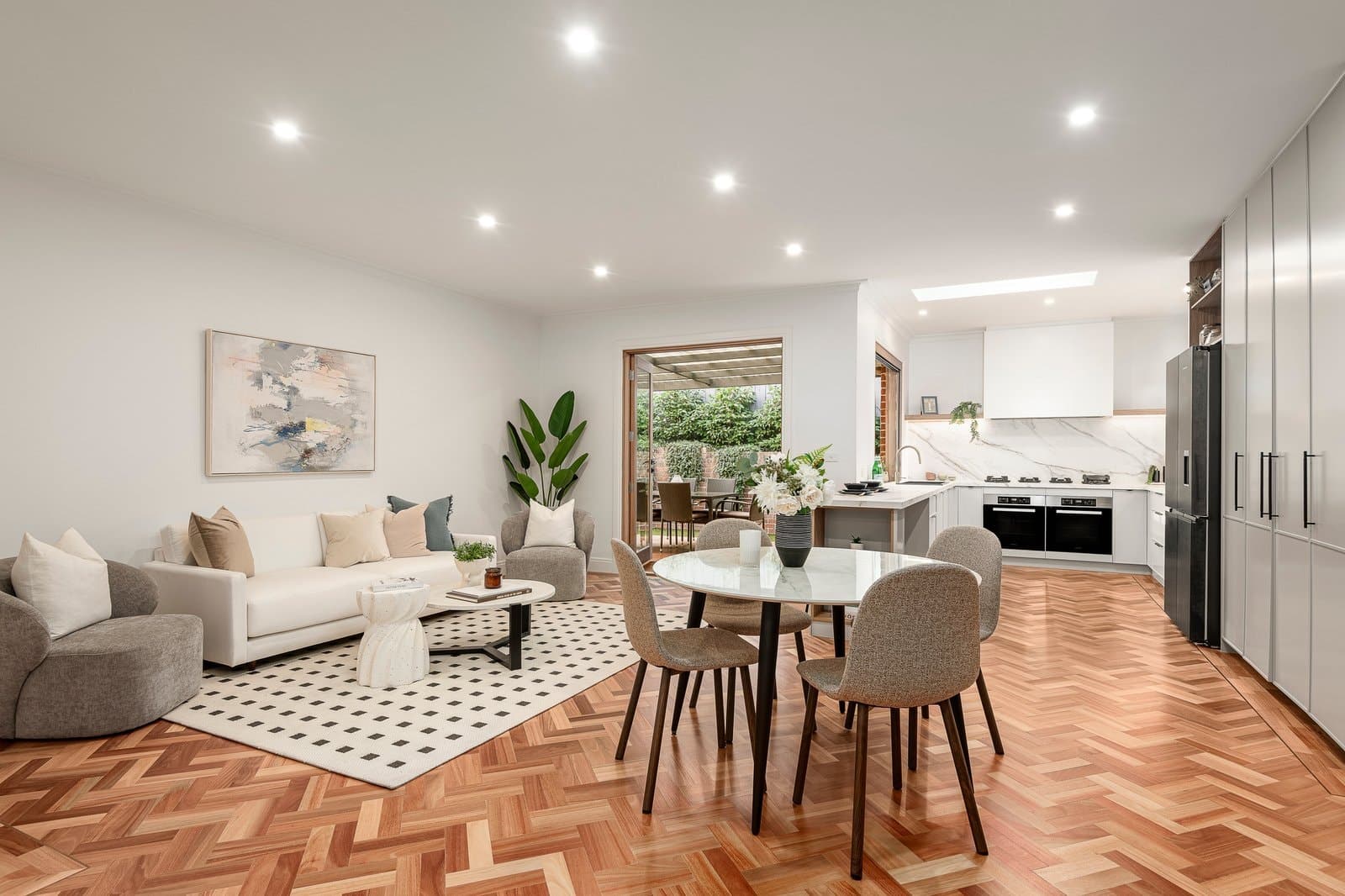 2/16 Francesca Street, Mont Albert North - Thumbnail 2