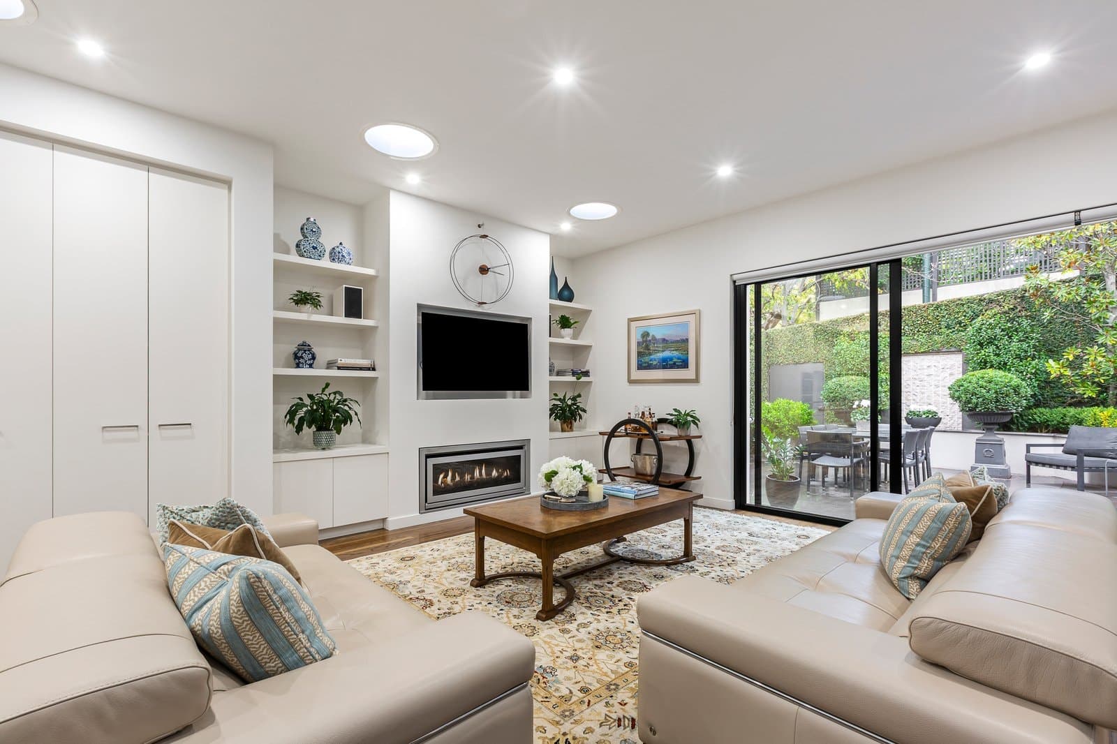 42 Bruce Street, Toorak - Thumbnail 2