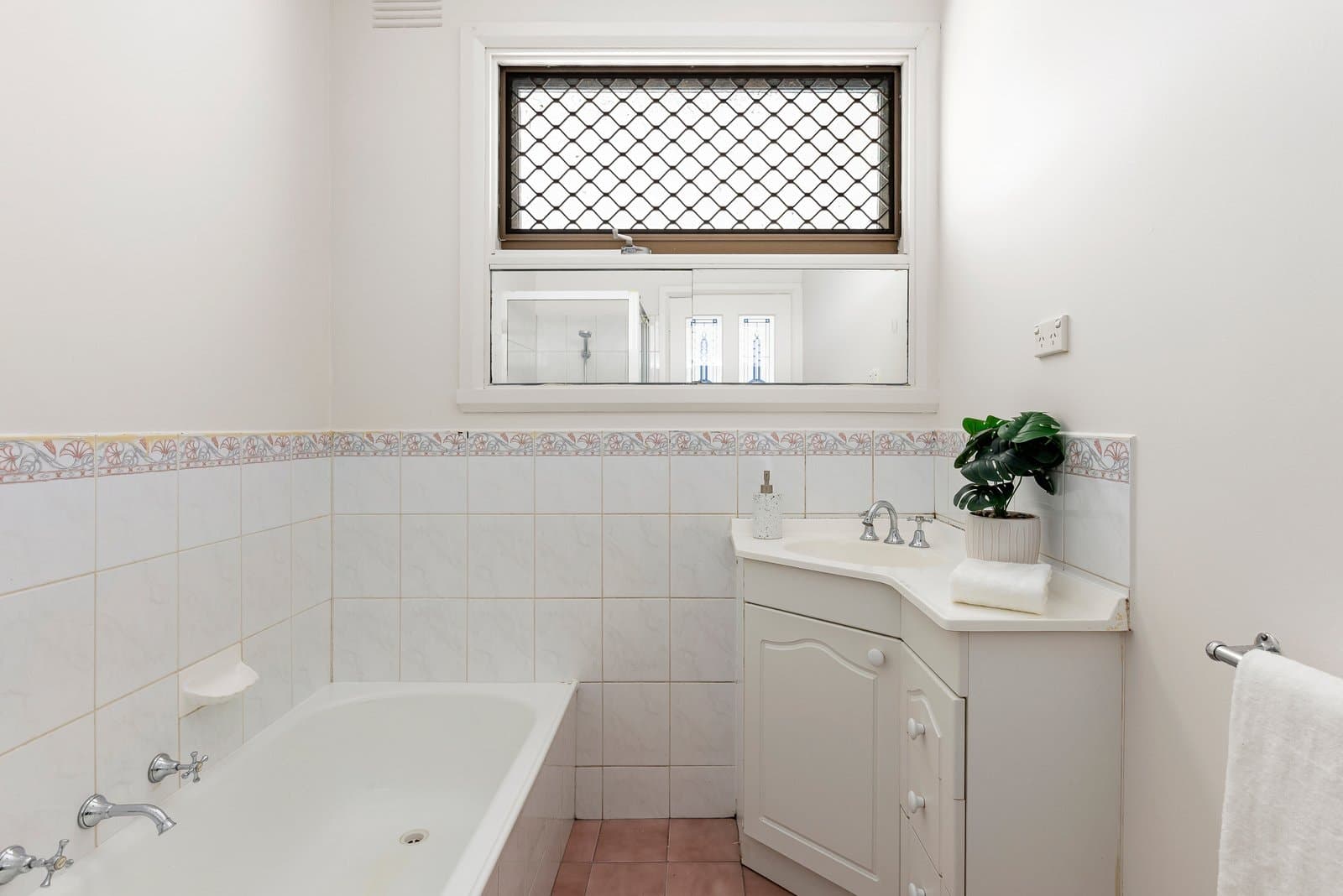 1 Bellevue Avenue, Burwood East - Thumbnail 5