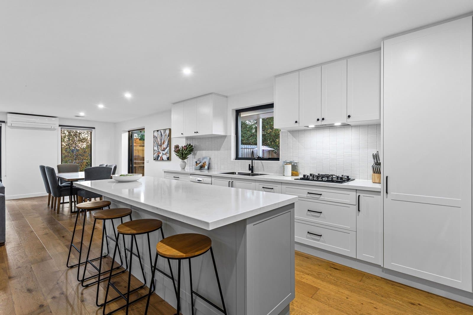 6 Pembroke Drive, Somerville - Thumbnail 3