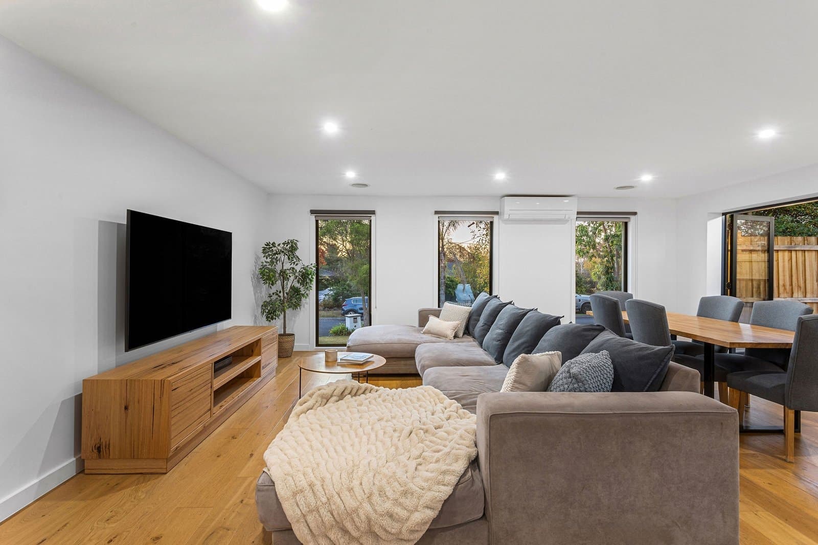6 Pembroke Drive, Somerville - Thumbnail 4