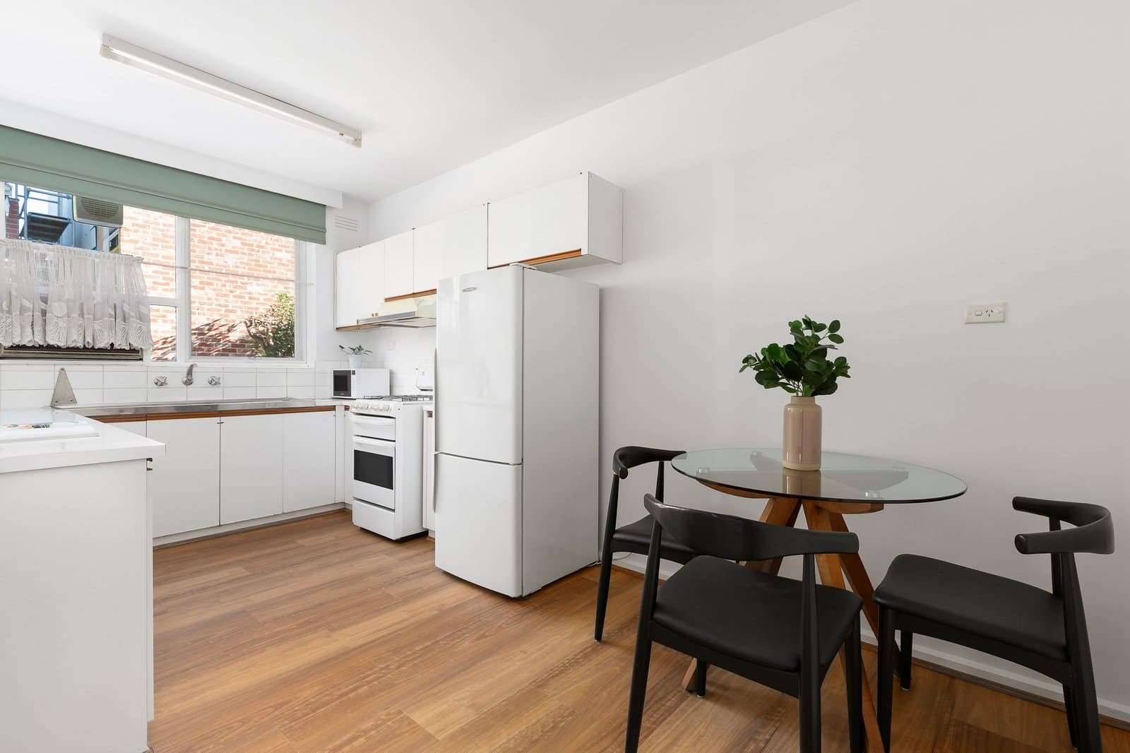 2/39 Claremont Avenue, Malvern - Thumbnail 2