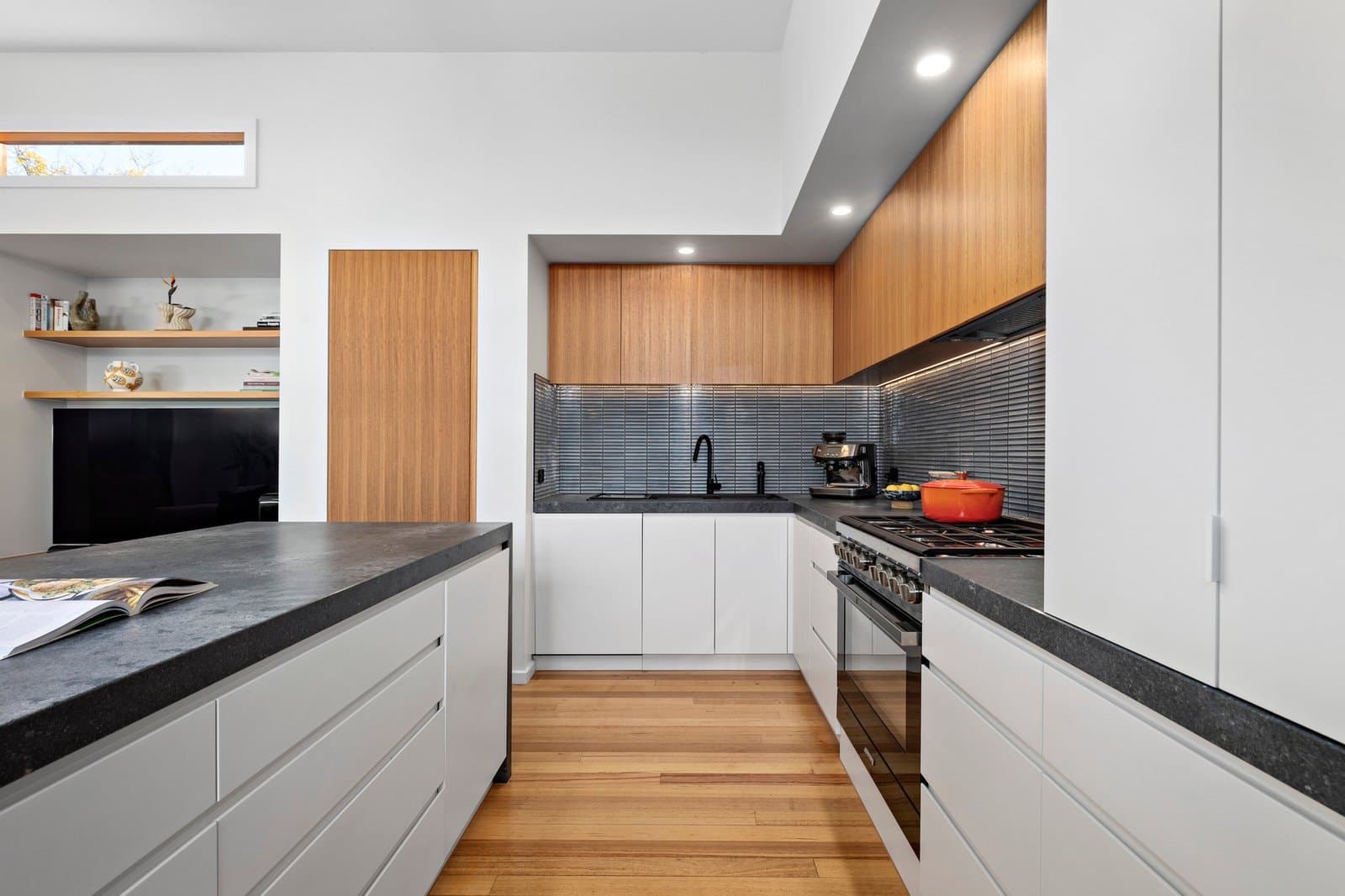 12 Montrose Avenue, Brighton - Thumbnail 4