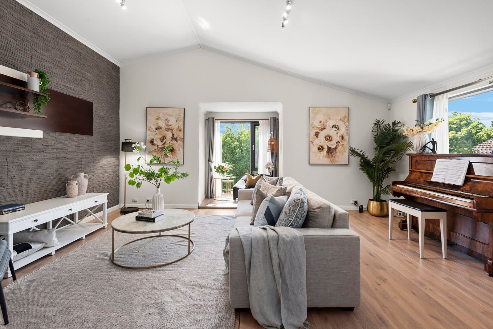 24 Santa Rosa Boulevard, Doncaster East - Thumbnail 2