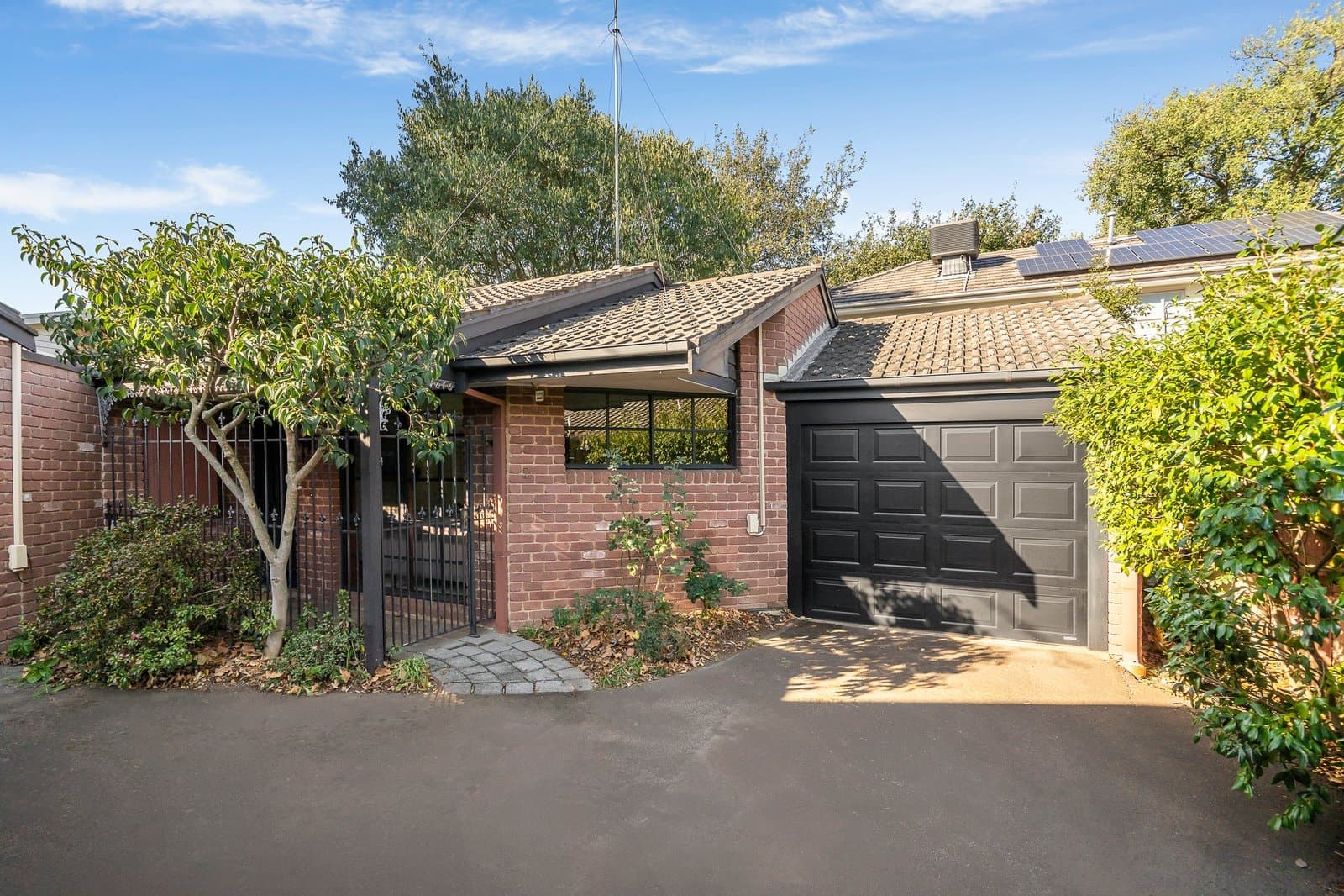 2/25 Matlock Street, Canterbury - Image 1