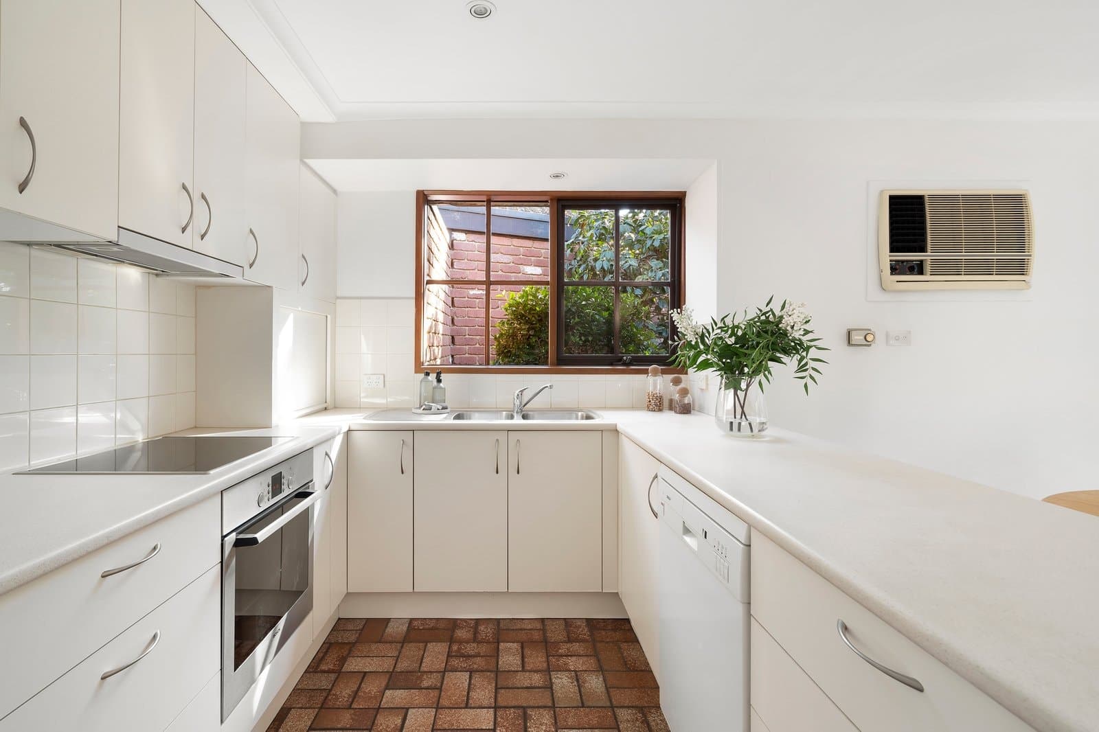 2/25 Matlock Street, Canterbury - Thumbnail 3
