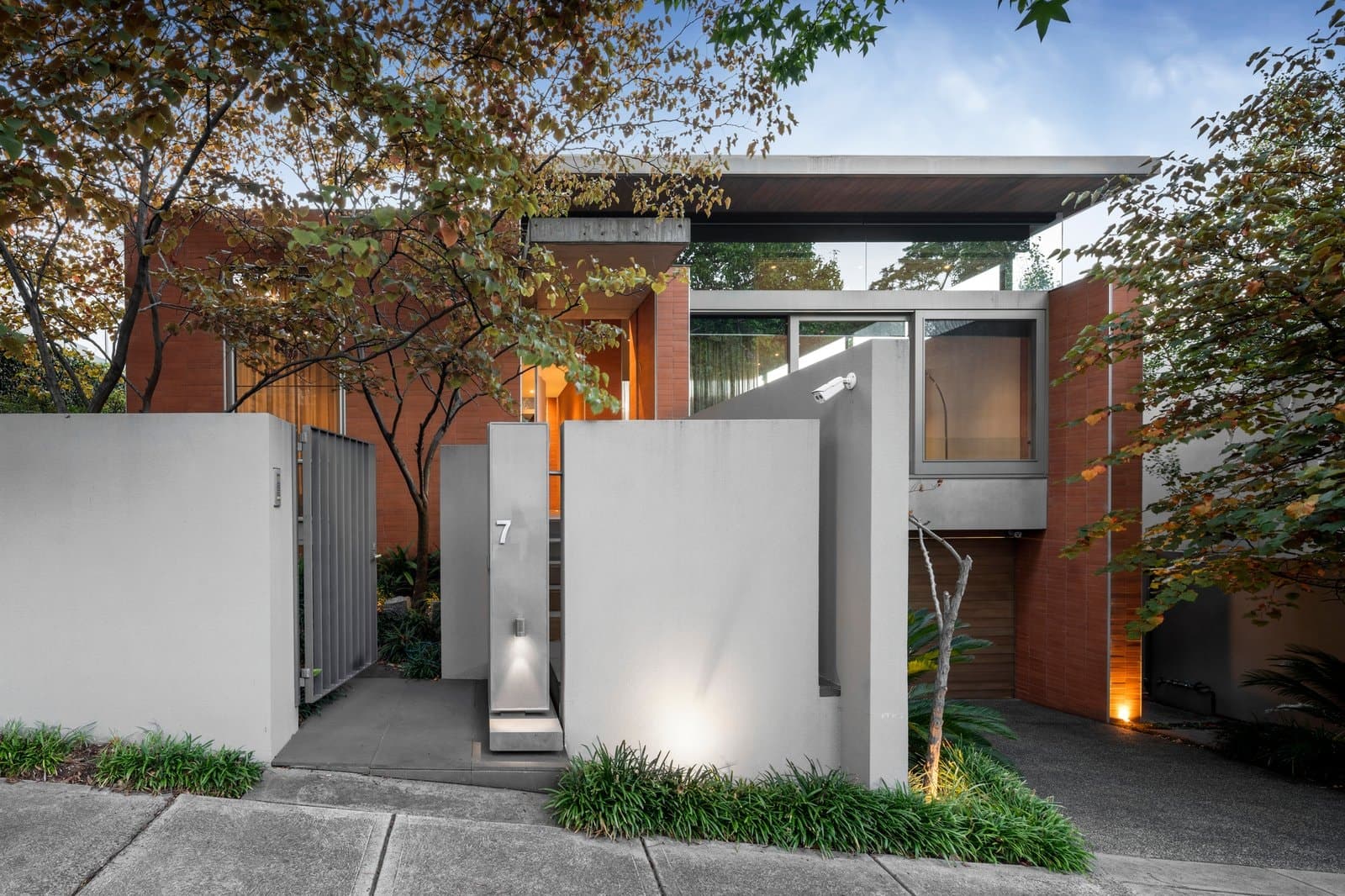 7 Blackfriars Close, Toorak - Thumbnail 2