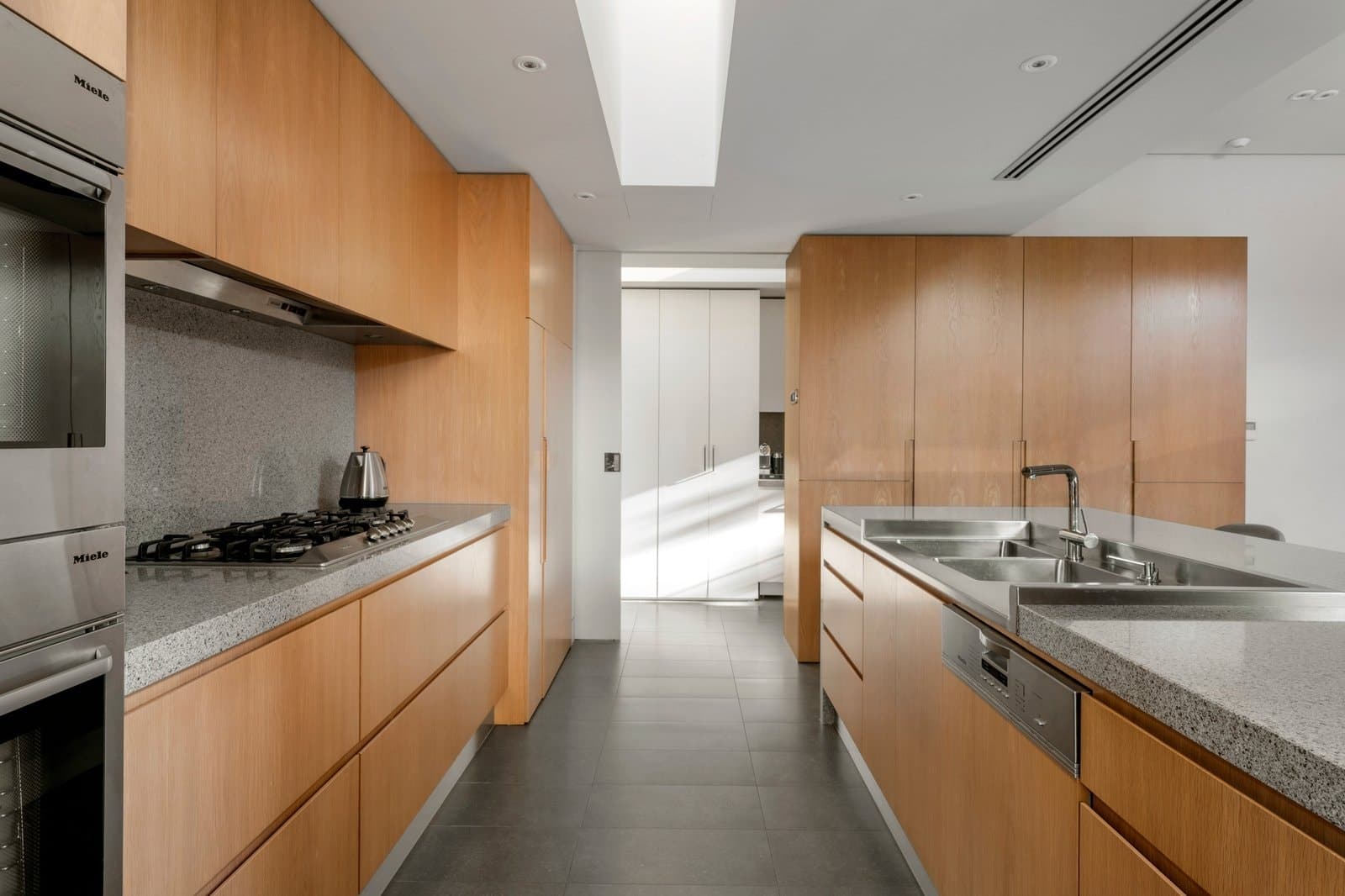 7 Blackfriars Close, Toorak - Thumbnail 8