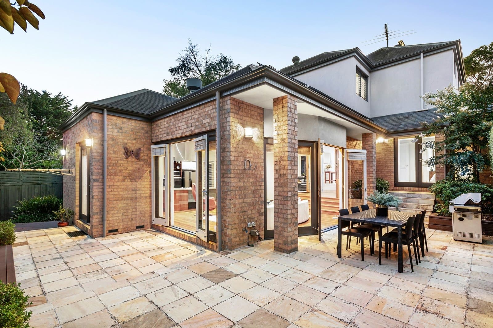 2/17 Dickens Street, Glen Iris - Image 1
